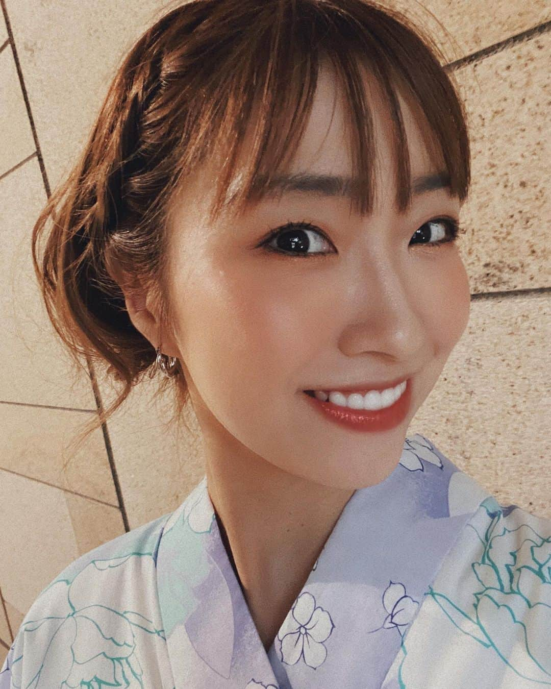 津田菜都美さんのインスタグラム写真 - (津田菜都美Instagram)「* YUKATA!!!🩵💜もうそろそろ夏も終わりかな～🎐あっという間！夏の終わりの夕陽ってちょっと切ないけどめっちゃ輝いてて美しいよね。みなさんはどんな夏でしたか☺︎」9月8日 19時57分 - tsuda_723_official