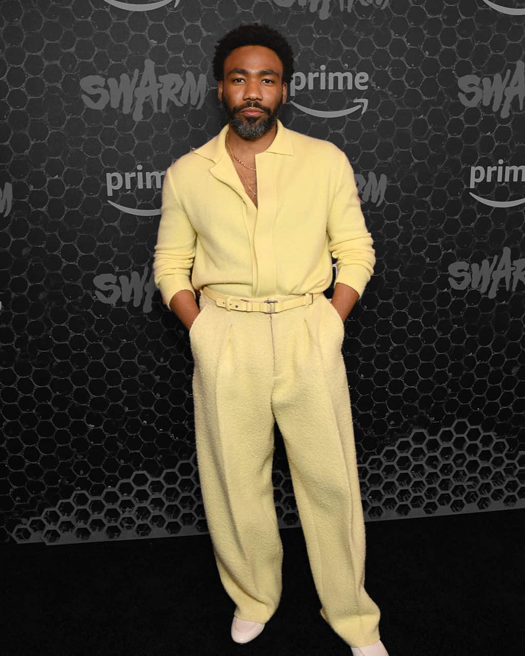 MR PORTERのインスタグラム：「Slim-legged trousers might have been the popular choice for over a decade, but look around: men are increasingly switching to roomier, swingier styles. “What appeared to be a micro trend just a couple years ago has now become the norm,” says Professor Andrew Groves, director of the Westminster Menswear Archive. In The Journal, we examine why it might be time to make the switch – and offer some advice for those who are still holding out. Read more through the link in bio.  Words by: @lauren_cochrane_ Images by: Mr Donald Glover in Los Angeles, 14 March 2023; photograph by Mr Jon Kopaloff/The Hollywood Reporter via Getty Images. Mr Josh Hartnett in London, 13 July 2023, photograph by Mr Gareth Cattermole/Getty Images. Mr Justin Bieber in Los Angeles, 2 June 2023; photograph by Getty Images.」