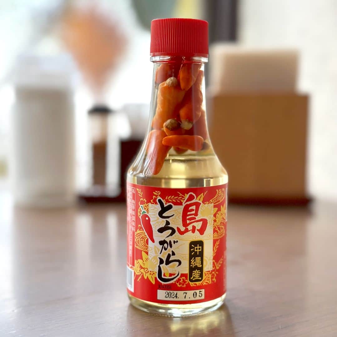 Be.okinawaさんのインスタグラム写真 - (Be.okinawaInstagram)「Okinawa's Koregusu is a unique seasoning made by infusing Shima Togarashi (Okinawan red chili pepper)🌶️ in the famous local liquor Awamori!    Koregusu’s distinct and hot flavor makes it a local favorite often used in Okinawan soba, and various Okinawan stir fry foods! You could even try it as a substitute for wasabi in dishes like boiled tofu and sashimi🍣   #japan #okinawa #visitokinawa #okinawajapan #discoverjapan #japantravel #okinawacuisine #okinawaspecialty #localspecialty #koregusu #okinawakoregusu」9月8日 20時00分 - visitokinawajapan