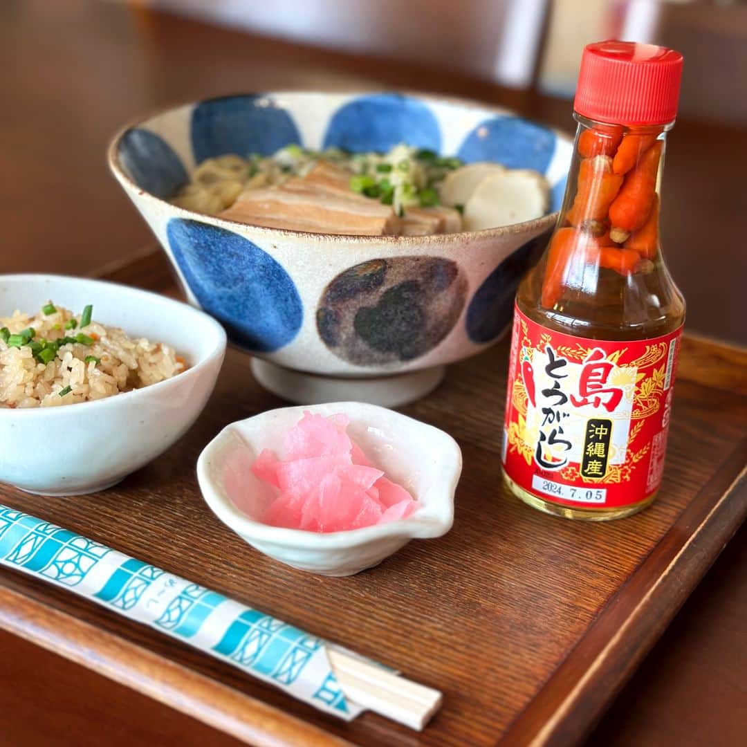 Be.okinawaさんのインスタグラム写真 - (Be.okinawaInstagram)「Okinawa's Koregusu is a unique seasoning made by infusing Shima Togarashi (Okinawan red chili pepper)🌶️ in the famous local liquor Awamori!    Koregusu’s distinct and hot flavor makes it a local favorite often used in Okinawan soba, and various Okinawan stir fry foods! You could even try it as a substitute for wasabi in dishes like boiled tofu and sashimi🍣   #japan #okinawa #visitokinawa #okinawajapan #discoverjapan #japantravel #okinawacuisine #okinawaspecialty #localspecialty #koregusu #okinawakoregusu」9月8日 20時00分 - visitokinawajapan