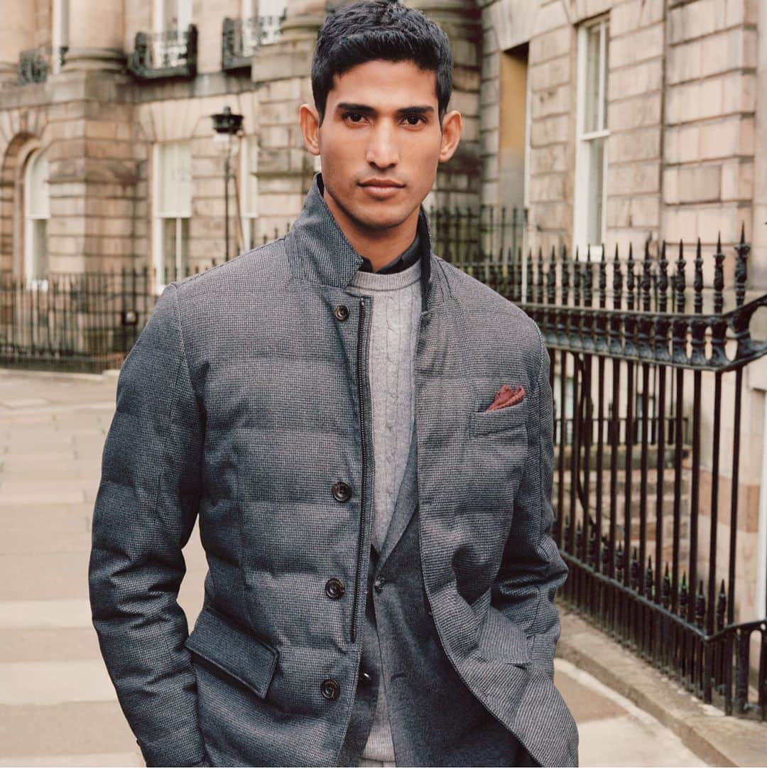 のインスタグラム：「Through quintessential staples and elevated essentials, Hackett introduces thicker layers to help the refined nomad transition from one season to the next in impeccable style. Showcasing sophisticated yet masculine and well-constructed garments, crafted in luxury fabrics and seasonal tones, each layer is made to protect from the elements while allowing its wearer to move with confidence and ease wherever he may roam.  #HowToHackett #HackettLondon」