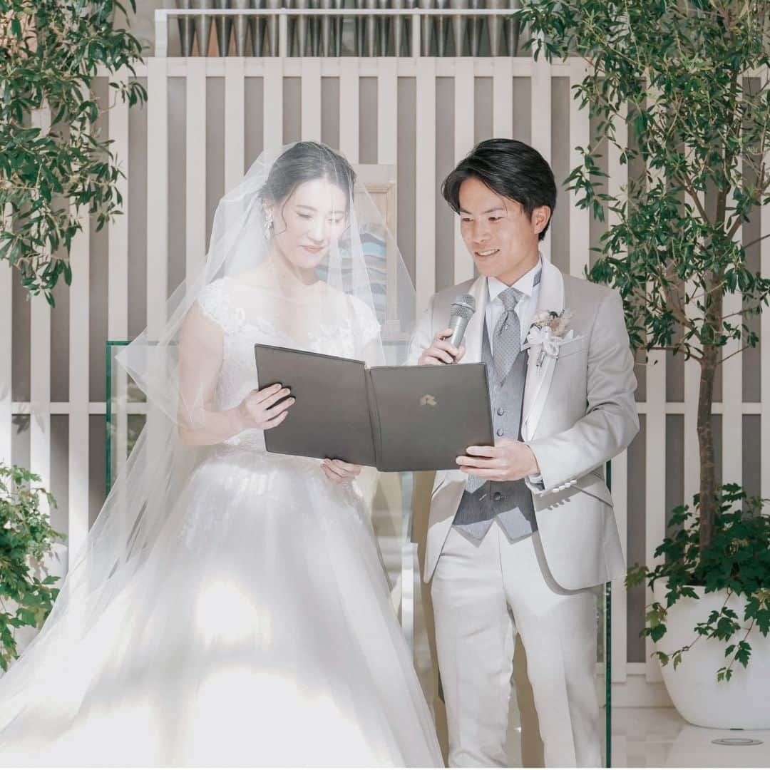 RIVIERA WEDDING　リビエラ ウェディング　公式さんのインスタグラム写真 - (RIVIERA WEDDING　リビエラ ウェディング　公式Instagram)「. やさしく陽の光射す祭壇で、未来へ向けたおふたりだけの誓いを。 ゲストの皆様にも唯一の日になる、祝いの一日をリビエラ東京でお過ごしください。」9月8日 20時00分 - riviera.tokyo.weddings