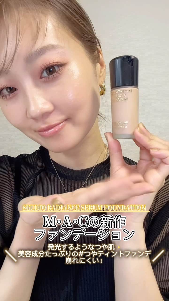 M∙A∙C Cosmetics Japanのインスタグラム：「つやの「つ」の字付けで、発光するようなツヤ肌づくりをチェック💎ツヤ効果でリフトアップした印象に✨  ＜動画使用製品＞ 🆕スタジオ ラディアンス セラム ファンデーション ・#170 シンセティック ラウンド スラント ブラシ  Make up by @masam1101   #つやティントファンデ #MACスタジオラディアンス #MACSTUDIORADIANCE #リキッドファンデーション #MACコスメ #新作コスメ」