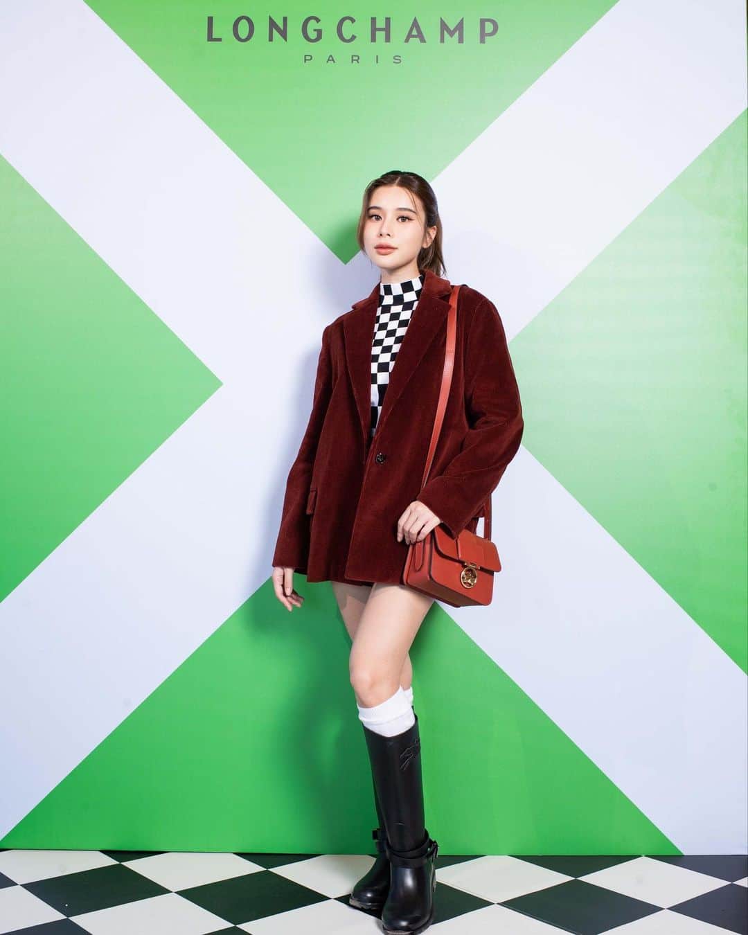 のインスタグラム：「@longchampth @longchamp 🏇🏻  #LongchampFW23 #LongchampAtTheRaces」