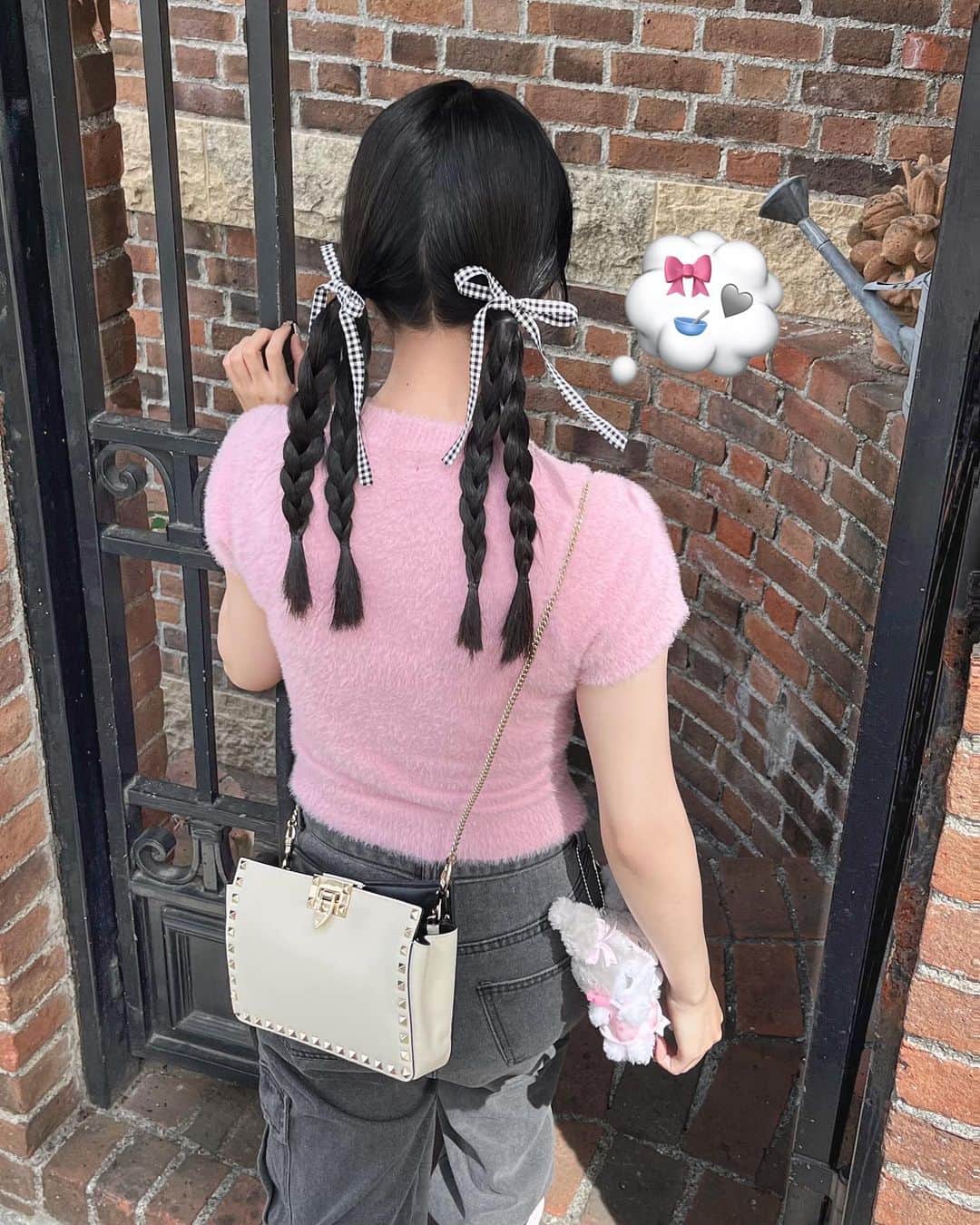 ayaのインスタグラム：「🪿🩰🌙🍥  SHEINで選んだお洋服たち🫶🏻 @shein_japan  特に1、2枚目のトップスは ふわっふわで触り心地良くて、 3枚目はデザインが お気に入り🍑✩  Tシャツもこんなに かわいいのたくさんあるんだ〜って 探すの楽しかった🔍🩵  最後にまとめて商品番号載せているので 気になる商品あったら 調べてみてね🛼  もともと安いけど クーポンコード入力するだけで 更に安くなるので お買い物の予定ある方いたら ぜひ使ってください〜🧑🏻‍🍳🌙 𓊆 クーポンコード：ayapink 𓊇 わたしも毎回必ず使ってる✍🏻  #PR #SHEIN #SHEINforAll  #シーイン #シーイン購入品 #SHEIN購入品」