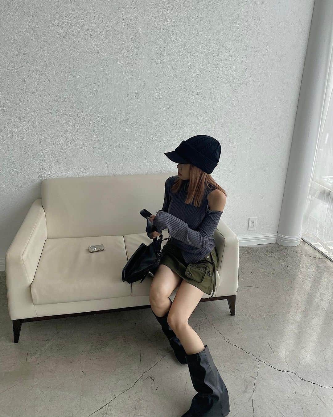 のインスタグラム：「ㅤㅤㅤㅤㅤㅤㅤㅤㅤㅤㅤㅤㅤ 平成感あるニットキャップに ミリタリーキュロット💖💫 ㅤㅤㅤㅤㅤㅤㅤㅤㅤㅤㅤㅤㅤ このトップスお気に入りすぎて もう一色買おうか迷う🥵 ㅤㅤㅤㅤㅤㅤㅤㅤㅤㅤㅤㅤㅤ #LAGUAGEM」