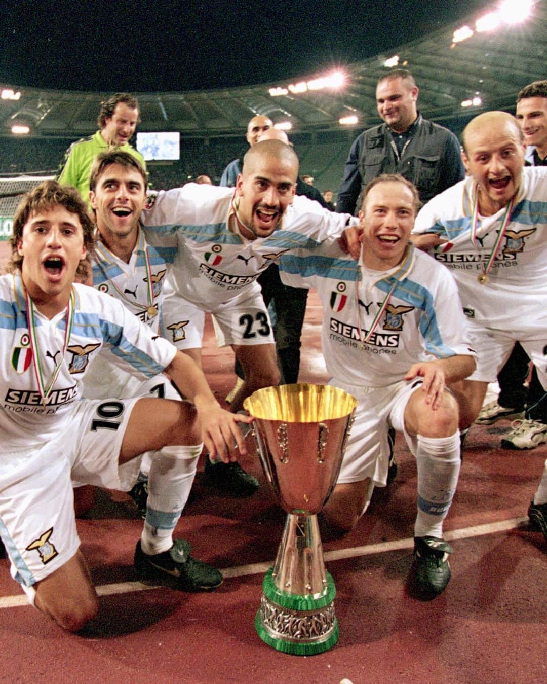 SSラツィオさんのインスタグラム写真 - (SSラツィオInstagram)「🗓️ 08.09.2000 🏆 La seconda Supercoppa italiana della nostra storia   #AvantiLazio 🦅」9月8日 20時15分 - official_sslazio