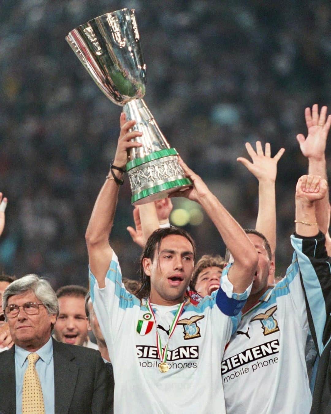SSラツィオのインスタグラム：「🗓️ 08.09.2000 🏆 La seconda Supercoppa italiana della nostra storia   #AvantiLazio 🦅」