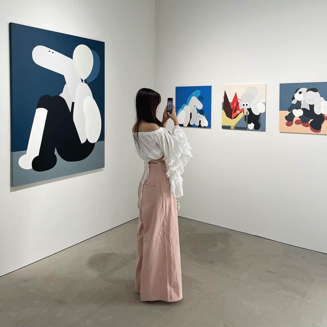 大西陽羽のインスタグラム：「フリフリのトップスにピンクのワイドパンツはかわよすぎるだろ👍🏻🎀🤍」