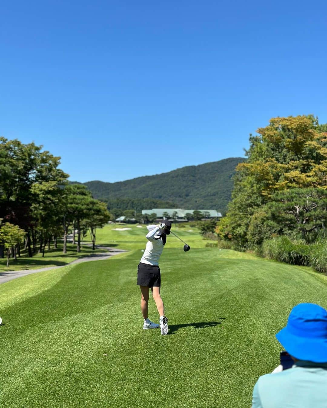 金惠理さんのインスタグラム写真 - (金惠理Instagram)「블ㄹㅜ티와 블ㄹㅐㄱ티가 한 끗 차이였던 오늘 하루 요약⛳️🏋🏻‍♀️🧘🏻‍♀️🧗🏻‍♀️🤹🏻‍♀️ . #감사합니다」9月8日 20時16分 - thehyeleekim