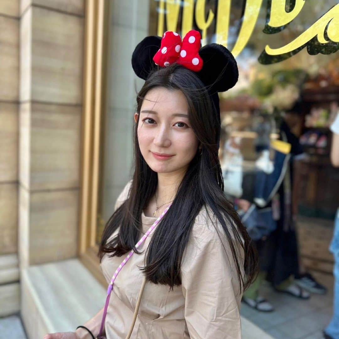 あゆみのインスタグラム：「Tokyo Disney Sea🐬🫧‪ . なぜこの服で来た？ってくらい汗ジミというかもうびちゃびちゃでした笑 #東京ディズニーシー #tokyodisneysea」