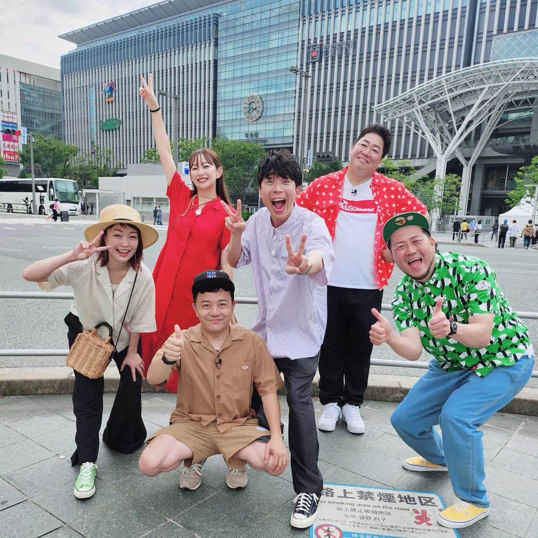 小雪のインスタグラム：「📺️❇️ 明日9日(土)の夜は テレQたくなる レギュラー全員で初ロケ😆  九州新幹線に乗って移動しながらロケして楽しかったなぁ～  9/9(土)18時55分～ @takunaru_takunaru」