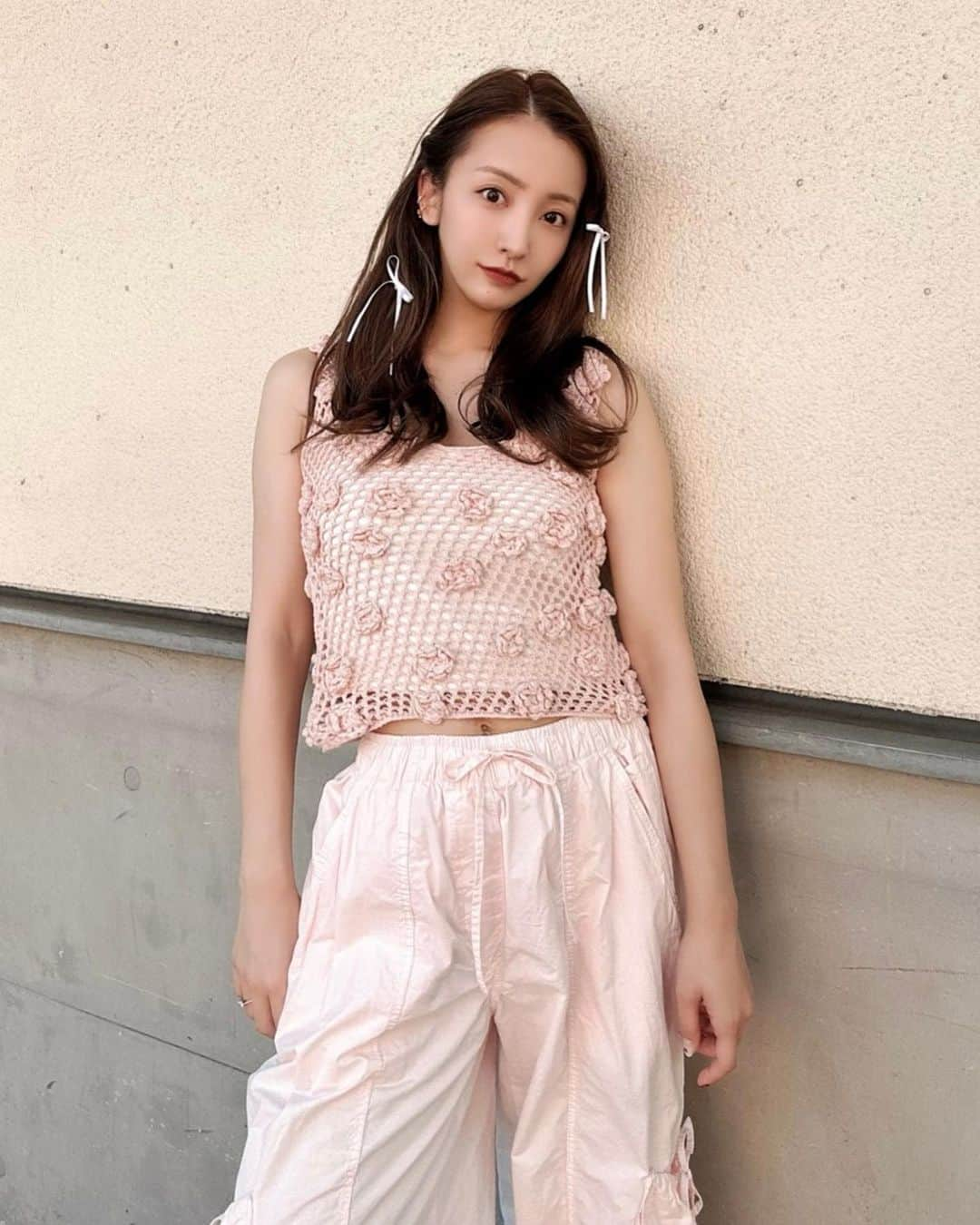 板野友美さんのインスタグラム写真 - (板野友美Instagram)「pinkコーデ🩷🎀🧴🎟️🩰  夏の思いで写真をアップしていくよ🧴💭  なんまいめ？  #tops @zara  #bottom @zara   #Fashion  #ootd #154cm」9月8日 20時45分 - tomo.i_0703