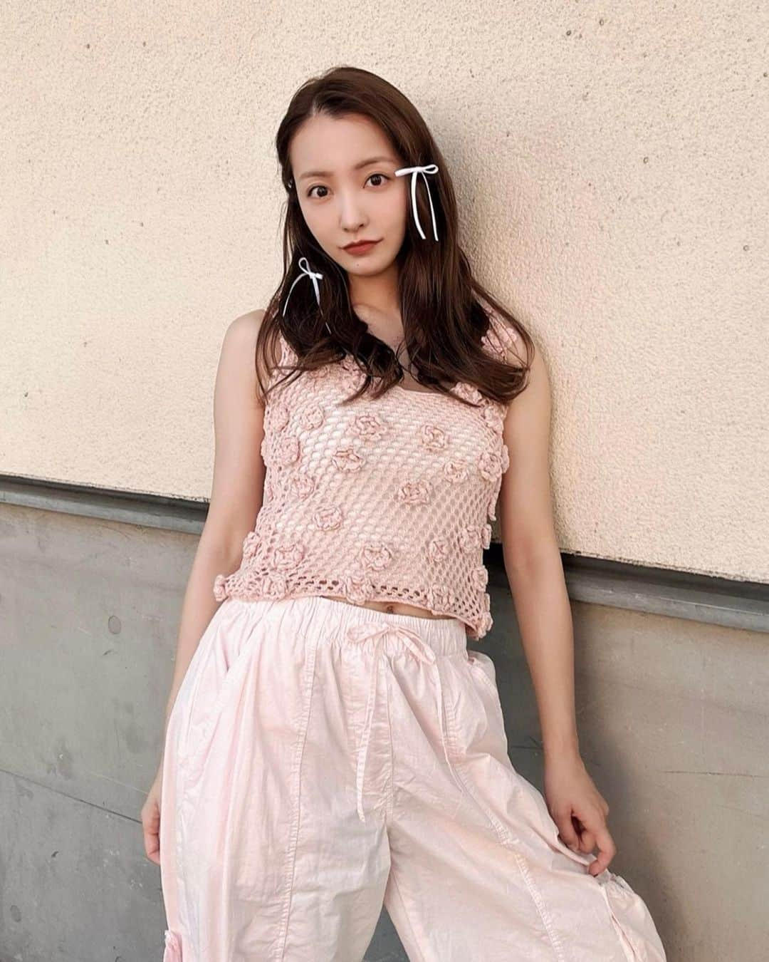 板野友美さんのインスタグラム写真 - (板野友美Instagram)「pinkコーデ🩷🎀🧴🎟️🩰  夏の思いで写真をアップしていくよ🧴💭  なんまいめ？  #tops @zara  #bottom @zara   #Fashion  #ootd #154cm」9月8日 20時45分 - tomo.i_0703