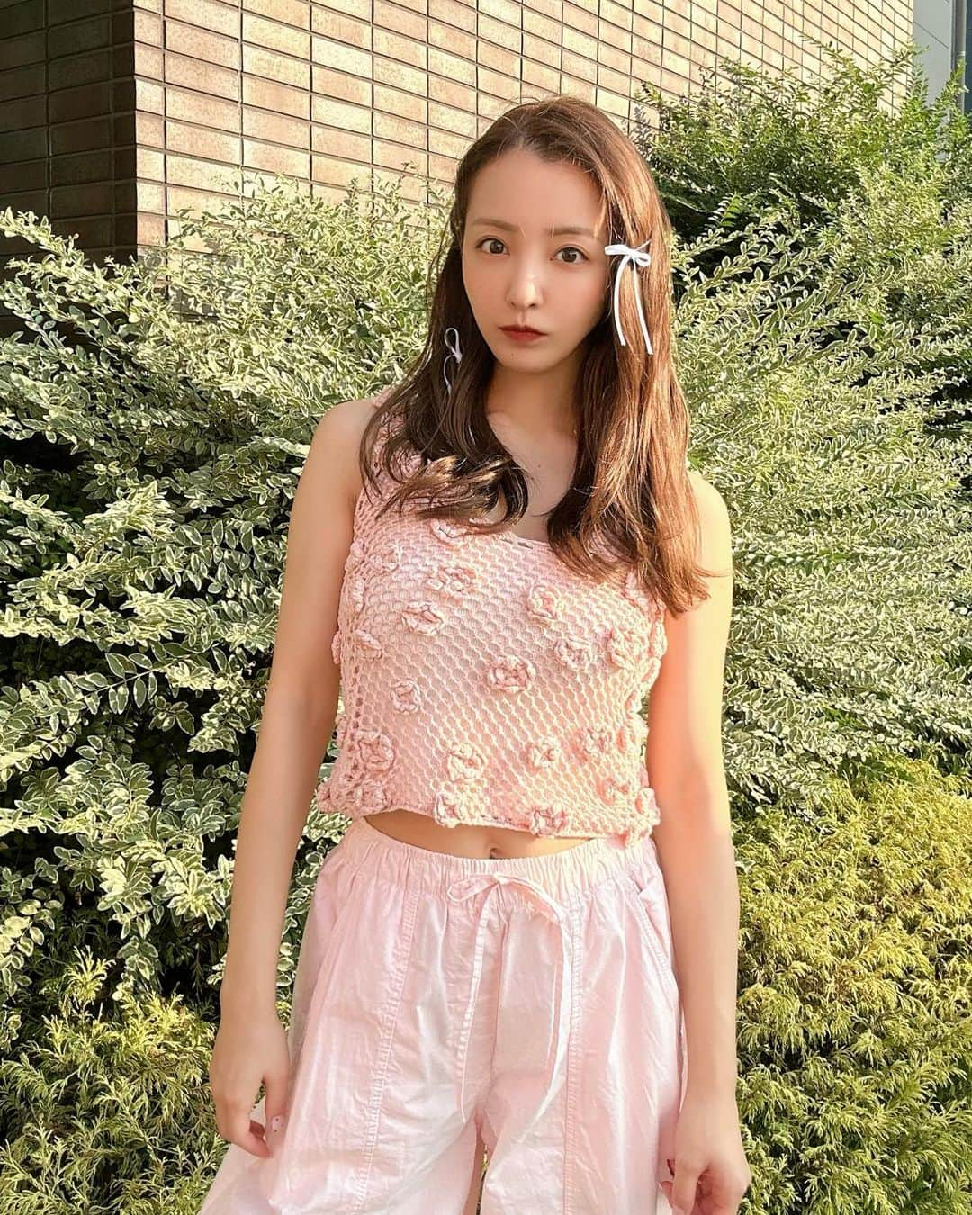 板野友美さんのインスタグラム写真 - (板野友美Instagram)「pinkコーデ🩷🎀🧴🎟️🩰  夏の思いで写真をアップしていくよ🧴💭  なんまいめ？  #tops @zara  #bottom @zara   #Fashion  #ootd #154cm」9月8日 20時45分 - tomo.i_0703