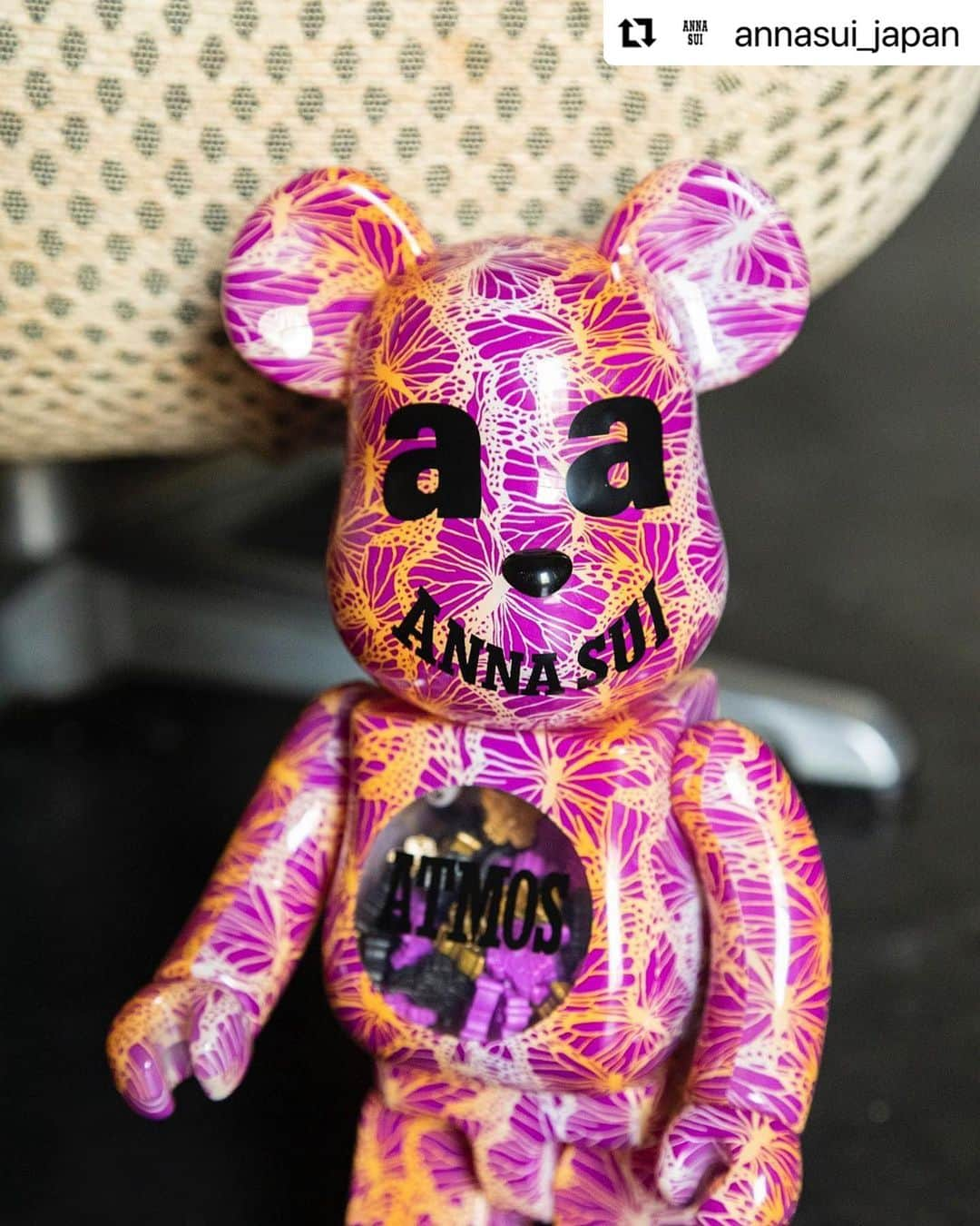 MEDICOM TOYさんのインスタグラム写真 - (MEDICOM TOYInstagram)「#Repost @annasui_japan with @use.repost ・・・ BE@RBRICK atmos x ANNA SUI 100% & 400% ・ MEDICOM TOY のクマ型ブロックタイプフィギュア BE@RBRICK(ベアブリック)に ANNA SUI の 2020FW コレクションに登場したバタフライのグラフィックが大胆に落とし込まれた atmos pink とのトリプルコラボレーションが完成! ・ ※アナスイジャパン公式ウェブストアで販売中。 ▼詳細はこちら https://annasui.co.jp/pages/medicom-toy-be-rbrick-atmos-x-anna-sui-100-400 ・ #BEARBRICK #ベアブリック #メディコムトイ #medicomtoy #atmospink #アトモスピンク   #annasui #annasuijapan #アナスイ #アナスイジャパン  #安娜苏 #안나수이」9月8日 20時46分 - medicom_toy