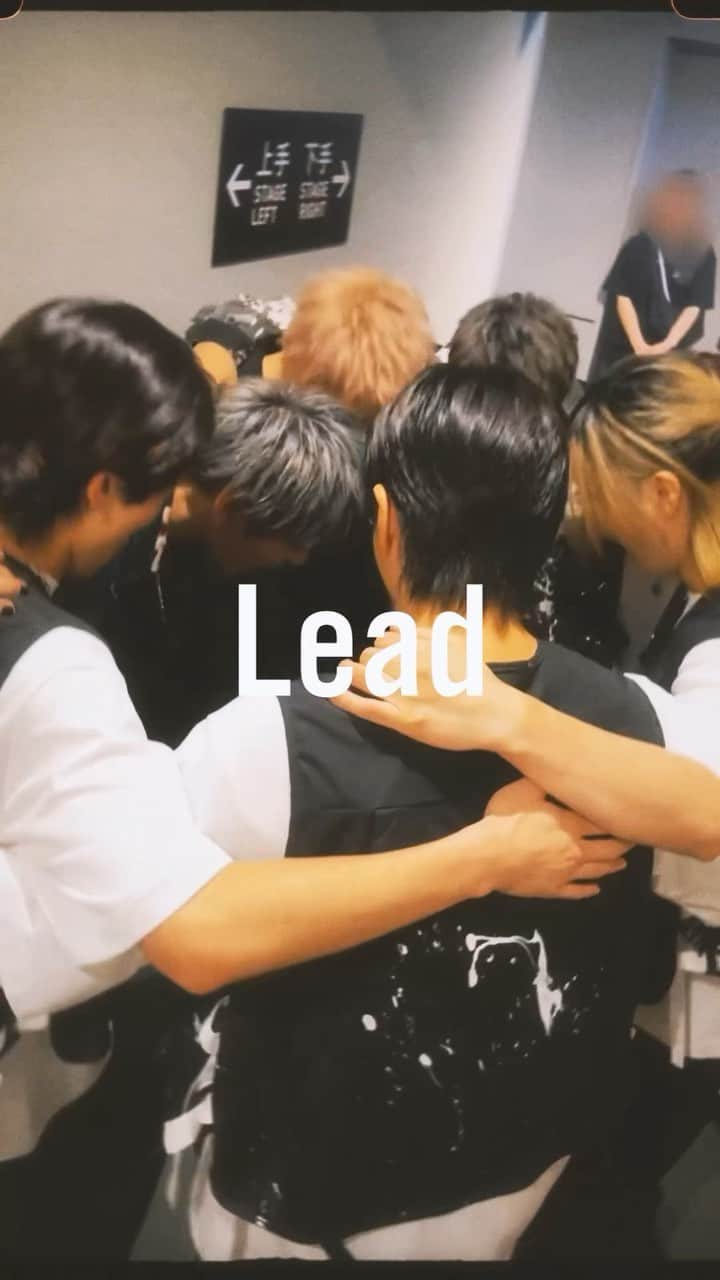 Lead【公式】のインスタグラム：「@lead_staff   🎥2023.8.31(木) 2ペプラ手越-TWO MAN ZEPP TOUR-   ＿＿＿＿＿＿＿＿＿＿＿＿＿＿  ◆Lead 谷内伸也 @lead_shinya  古屋敬多 @lead_keita  鍵本輝 @lead_akira   ◆ダンサー 正田尚大 @masadanaohiro  RYUSEI @ryusei_kinoshita  Suguru @suguru_kurematsu  Ryosuke Abe @ryosuke__abe817   ＿＿＿＿＿＿＿＿＿＿＿＿＿＿  @2pepura_tegoshi #Lead #ツペプラ手越 #手越祐也」