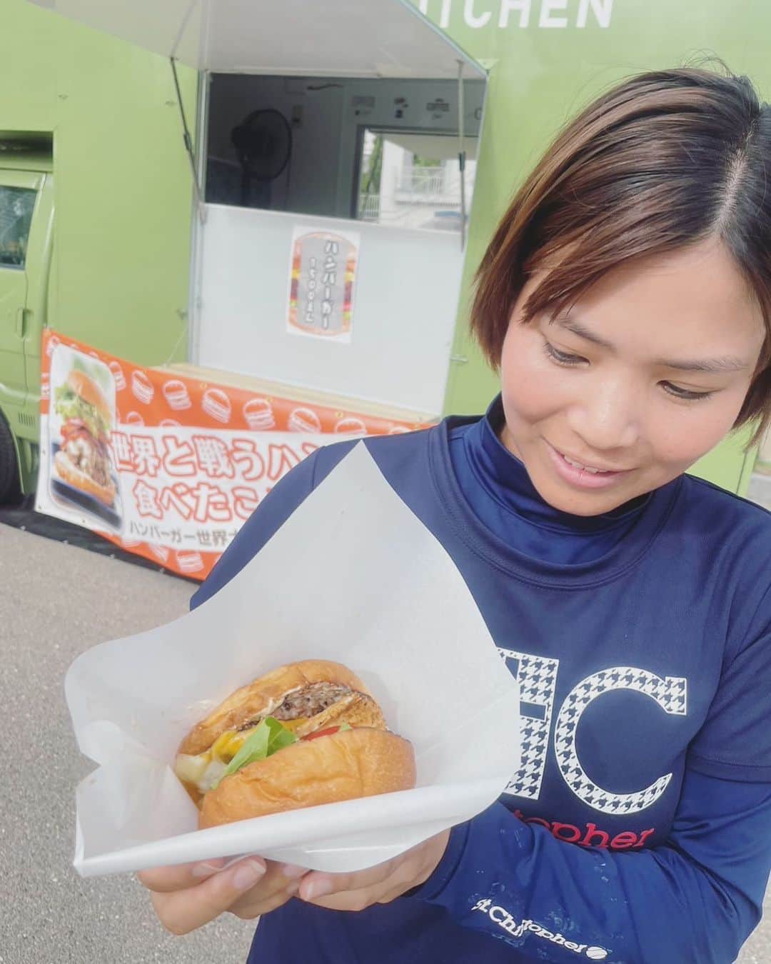 尾崎里紗のインスタグラム：「潮見スキッパーズ 世界と戦うハンバーガー🍔 ⁡ 一度食べたら絶対ハマります😳めっちゃ美味しい(^^) ⁡ ⁡」