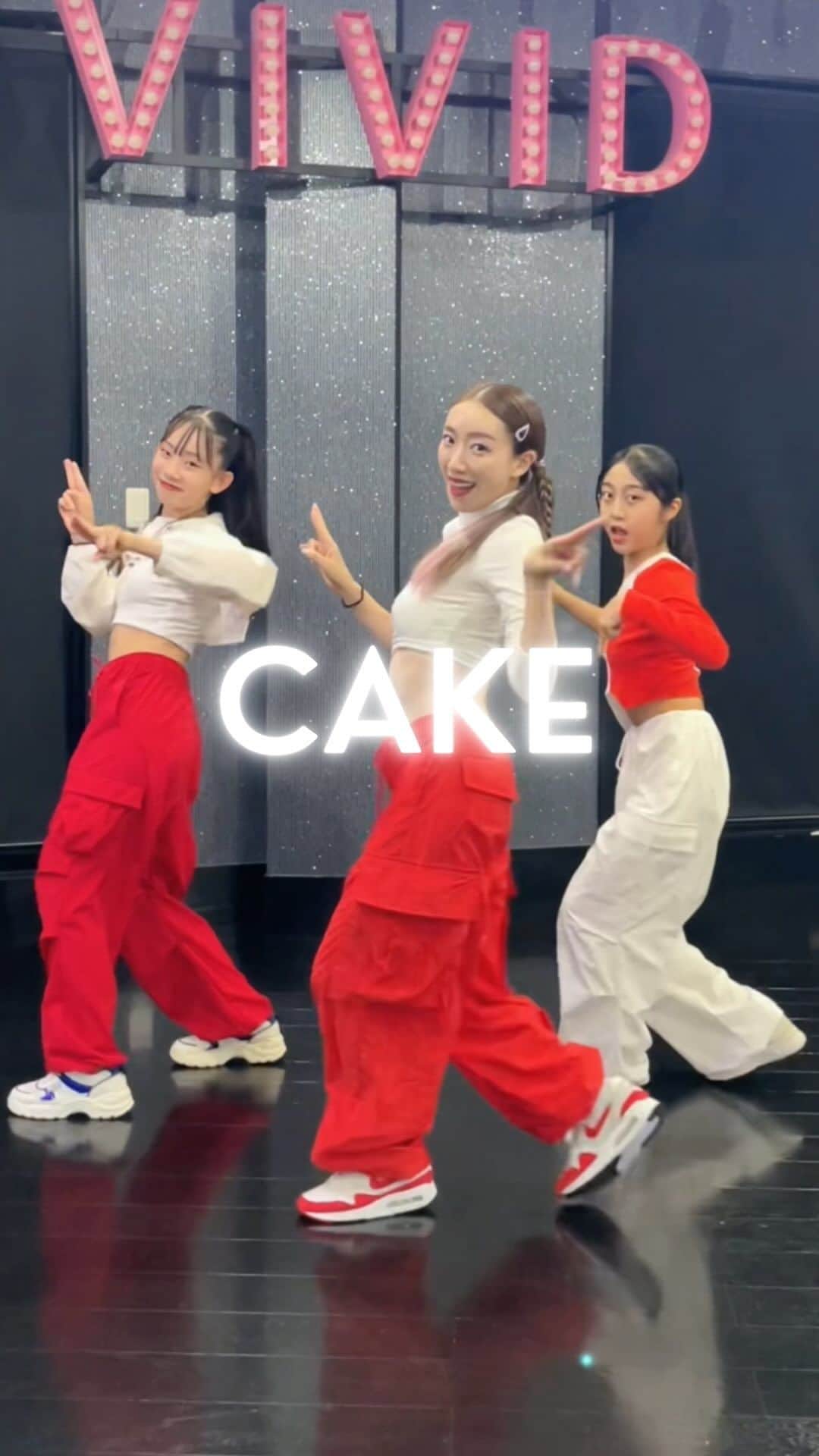 Ruuのインスタグラム：「@pink_vivid 絶賛コラボWEEK💖💖💖  今回はYUNAとNANAMINと🍰❤️🤍 コラボして、改めて毎日投稿すごいなぁぁと感心🥹🫶🏻✨  もっともっとみんなが楽しめるコンテンツを作って @pink_vivid を沢山の人に知ってもらえますようにっ⭐️⭐️  来週も頑張っているので是非見てね~❤️💖❤️💖」