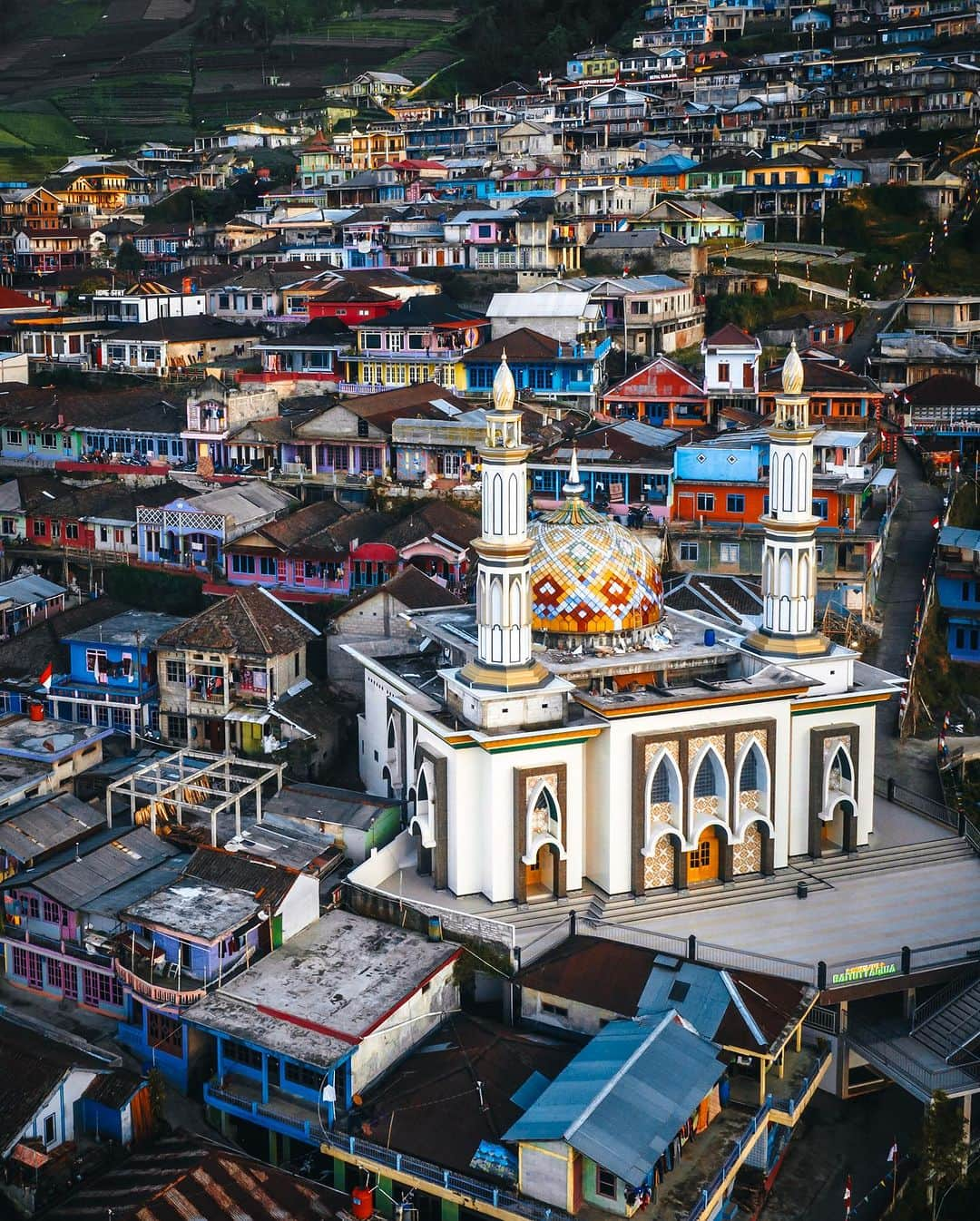 R̸K̸さんのインスタグラム写真 - (R̸K̸Instagram)「Mountains are the beginning and the end of all natural scenery.  -John Ruskin ・ ・ ・ ・ #indonesia #indonesia🇮🇩#beautifuldestinations #earthfocus #earthbestshots #earthoffcial #earthpix #thegreatplanet #discoverearth #roamtheplanet #ourplanetdaily #nature #tentree #livingonearth  #theglobewanderer #awesome_photographers #wonderful_places #TLPics #designboom #voyaged #travellingthroughtheworld #lonelyplanet #modernArchitect #architectanddesign #luxuryworldtraveler #fromwhereidrone #onlyforluxury #bbctravel #lovetheworld @soul.planet @earthfever @9gag @paradise  @natgeotravel @awesome.earth @national_archaeology」9月8日 21時02分 - rkrkrk