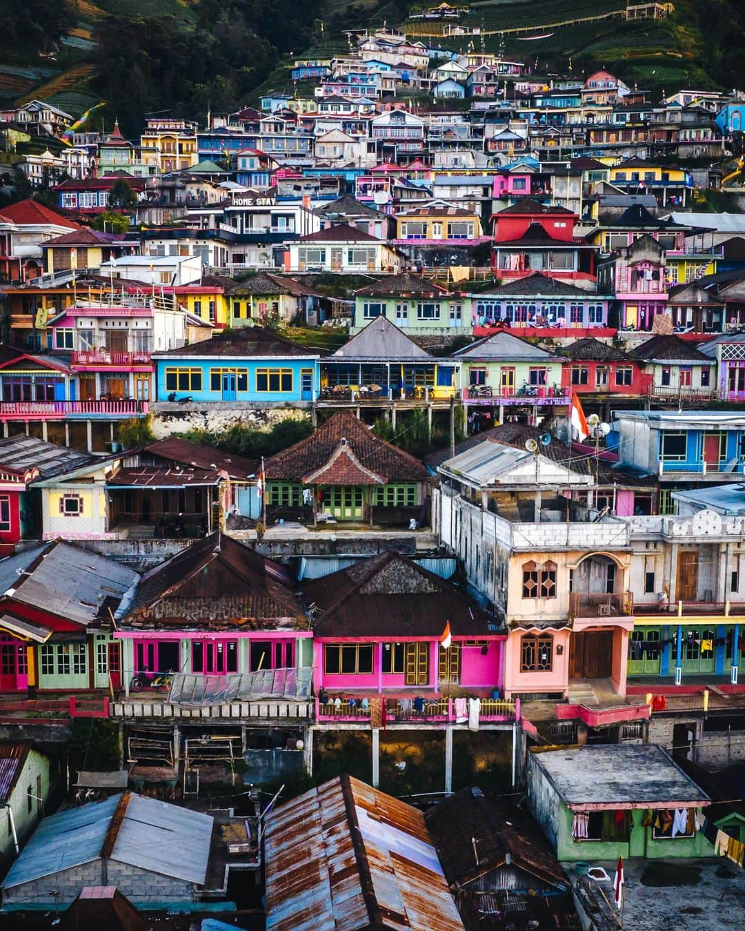 R̸K̸さんのインスタグラム写真 - (R̸K̸Instagram)「Mountains are the beginning and the end of all natural scenery.  -John Ruskin ・ ・ ・ ・ #indonesia #indonesia🇮🇩#beautifuldestinations #earthfocus #earthbestshots #earthoffcial #earthpix #thegreatplanet #discoverearth #roamtheplanet #ourplanetdaily #nature #tentree #livingonearth  #theglobewanderer #awesome_photographers #wonderful_places #TLPics #designboom #voyaged #travellingthroughtheworld #lonelyplanet #modernArchitect #architectanddesign #luxuryworldtraveler #fromwhereidrone #onlyforluxury #bbctravel #lovetheworld @soul.planet @earthfever @9gag @paradise  @natgeotravel @awesome.earth @national_archaeology」9月8日 21時02分 - rkrkrk