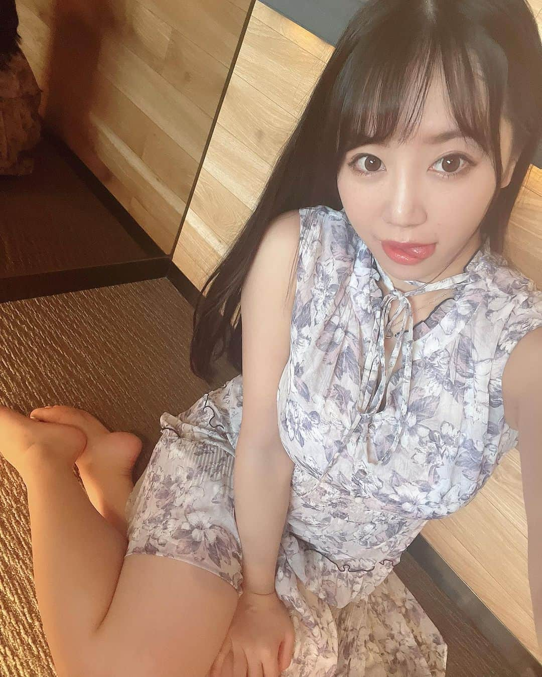 愛場れいらさんのインスタグラム写真 - (愛場れいらInstagram)「夏は忙しかった。。もう秋だね🍁✨ 岩盤浴と温泉行ってきた🧖‍♀️ 明日からまた頑張ります〜！  ファンティア更新します！🙇‍♀️💦 来週末の撮影会残りひと枠です📸  #自撮り女子  #セルフィー女子  #可愛い女の子  #japanesegirl  #asiangirls  #黒髪ロング  #撮影会  #撮影モデル」9月8日 21時02分 - aibareira2