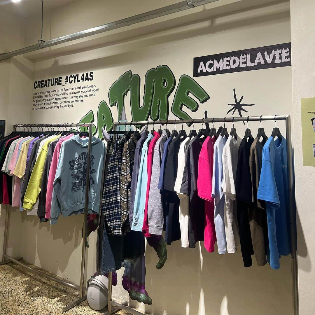 佐藤かよさんのインスタグラム写真 - (佐藤かよInstagram)「🧸🦕💚💜🦖 . @adlv_official  .  acmé de la vie pop-up 23F/W . 23.09.07〜09.12 Square Seongsu 1F B1 . . 日本からはMUSINSA ONLINE からアイテムチェックできるよ 🦕🩵 . 今回のシーズンも機能的でかわいいデザインのお洋服もたくさん。 . ストリートカジュアルで取り入れやすいのも特徴😋💜 . 韓国はポップアップやイベントストアなどもよく開催されるから 楽しみの一つ🫶🏻🫶🏻🫶🏻 .  @musinsa_japan @musinsa_global @adlv_official #AD #acmedelavie #adlv #アクメドラビ　#23FF #クリーチャー　#model #jonghan」9月8日 21時12分 - satokayo1226