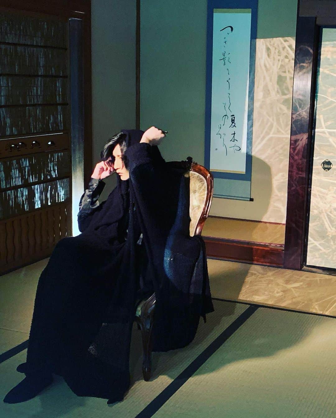 梅津瑞樹さんのインスタグラム写真 - (梅津瑞樹Instagram)「梅津瑞樹2024年カレンダー、発売します。 昨年もかなり挑戦的でしたが、今年もそれに引けを取らないものを作りたいと、鼻息荒く取りかかった結果、決しておもねることのない作品が出来上がりました。 お楽しみに。」9月8日 21時07分 - umetsumizuki