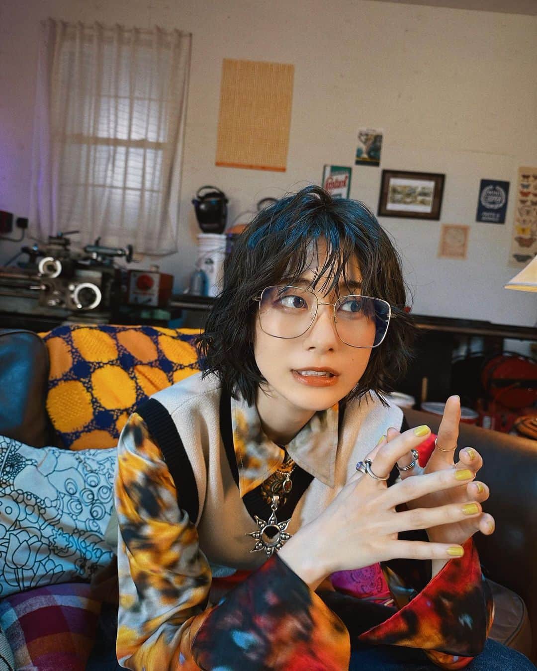 MiKiNA EMPiREのインスタグラム：「. 👽🛸💫🍿 こんばんは　NEWミュージックビデオ出たんですけどスタイリングもセットも映像も全て最高の方々に手掛けていただきまして、レベル5億のMVになりました🚀　是非みてね🔍ExWHYZ(いくすわいず) 「NOT SORRY」」