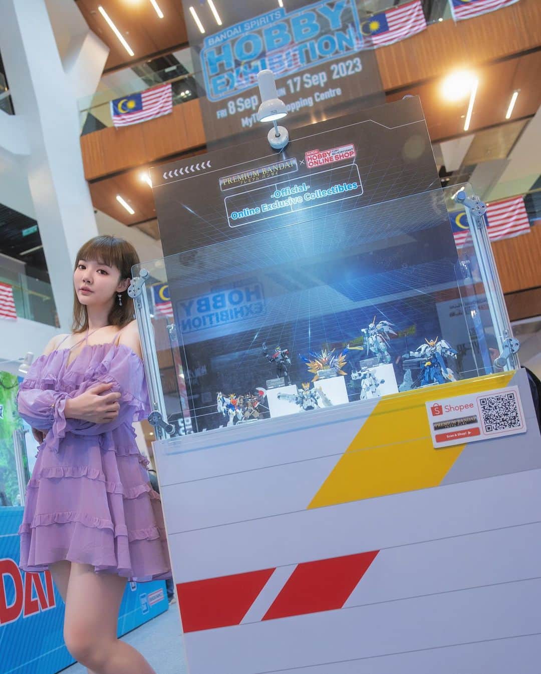 YingTzeのインスタグラム：「Come check out the "Bandai Spirits Hobby Exhibition” at MyTOWN Shopping Centre in Malaysia! ❤️ Get ready to take photos with the 3-metre RX-78 GUNDAM statue. Don't miss the chance to preview various prototypes of PREMIUM BANDAI limited model kits, first-ever showcase  in Malaysia! Let's have a blast together all GUNDAM fans! 🥰  Apart from the mall event, fans can also make purchases from the PREMIUM BANDAI Shopee online store during Shopee 9.9 👉🏻 https://bit.ly/47LW1hN   Remember to follow @pbandai_asia for hot released collectibles❤️  📍 Bandai Spirits Hobby Exhibition Date: 8th - 17th September 2023 Time: 10am - 10pm Venue: MyTOWN Shopping Centre  #PREMIUMBANDAIASIA #BandaiSpiritsHobbyExhibition #GUNDAM」