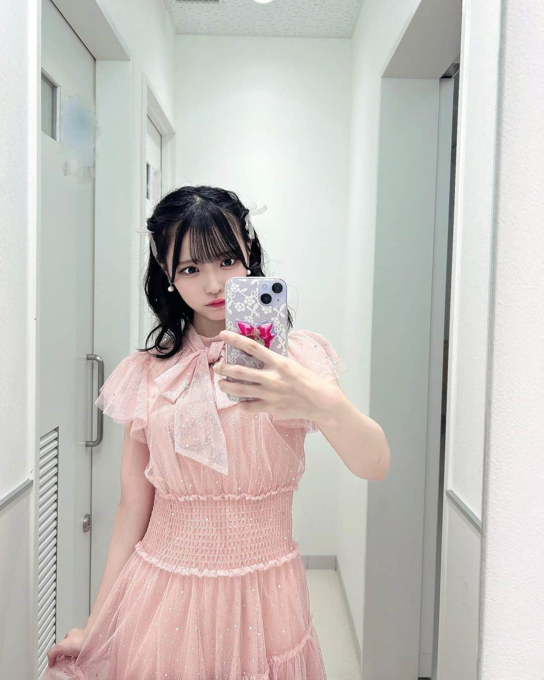 岩田陽菜のインスタグラム：「初めてのファンミーティング の時の🎀  私、楽しくてめっちゃ笑顔だなぁ☺️💖  岩田陽菜ファンクラブこれからもよろしくです🙏🏻また、ファンミある時会いに来てね。」