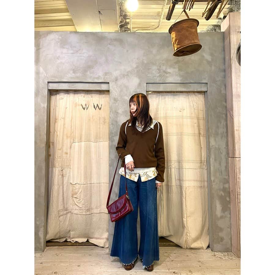 古着屋フラミンゴ下北沢店さんのインスタグラム写真 - (古着屋フラミンゴ下北沢店Instagram)「ㅤㅤㅤㅤㅤㅤㅤㅤㅤㅤㅤㅤㅤ 【 ladies coordinate 】  #古着 #古着屋 #東京 #下北 #下北沢 #下北沢古着 #下北沢古着屋 #フラミンゴ下北沢店 #柄シャツ #フレア #フレアパンツ #ベストコーデ #ニット #fafatt #skirt #vest #knit  #coordinate #ladiescode #vintage#mens#ladies#fashion#tokyo#shimokitazawa #优质的 #下北泽　#빈티지　#시모키타자와」9月8日 21時17分 - flamingo_shimokitazawa