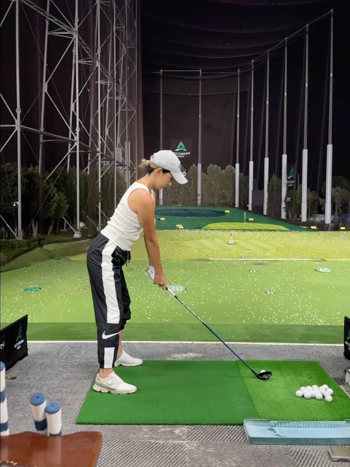 のインスタグラム：「. . よるれん☾︎  #ゴルフ #golf」