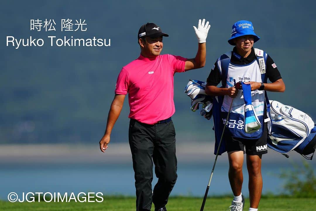  JGTO 男子プロゴルフツアーさんのインスタグラム写真 - ( JGTO 男子プロゴルフツアーInstagram)「『Shinhan Donghae Open』⛳️ 第2ラウンドは、21歳のアマチュアの趙祐瑩（チョ・ウヨン）（韓国）が、通算13アンダーで2位に3打差をつけて単独首位に！😤  JGTOメンバーの上位は、通算9アンダーのA・クウェイルが5位タイ！💪 そして通算7アンダー・12位タイに、J・クルーガー、岩﨑亜久竜、時松隆光、竹安俊也、大槻智春が追う展開となりました！🧐 明日のムービングサタデーはどのような展開になるのか！？ JGTOメンバーの追い上げにご期待ください！😤👍  #jgto #golftournament #男子ゴルフ #shinhandonghaeopen #club72countryclub #anthonyquayle #jbekruger #岩﨑亜久竜 #時松隆光 #竹安俊也 #大槻智春」9月8日 21時23分 - japangolftour