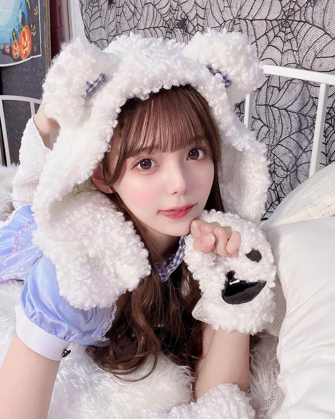 朝丘さくらのインスタグラム：「ねぇもっとこっち来て🐻‍❄️♡」