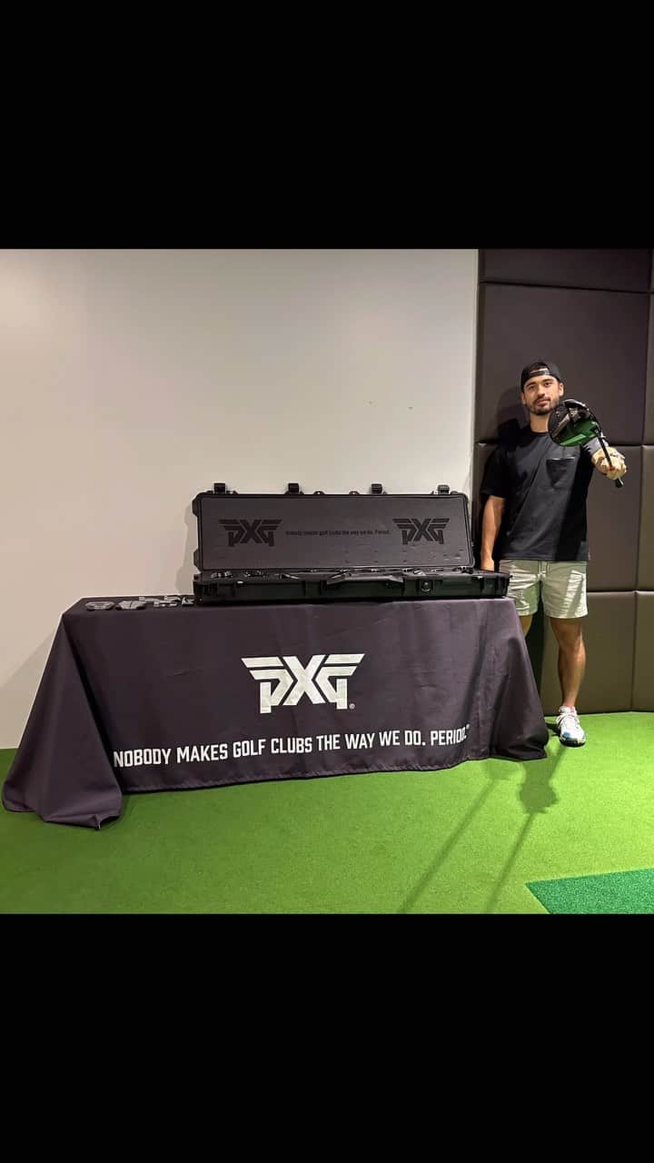 ストリーツ海飛のインスタグラム：「Going to be hitting more 💣 💣 💣 & staying in the fairways.   Thank you @pxgjapan for an amazing driver fitting. ありがとうございます！とても楽しかったです！Maybe some wedges next? 😏   #PXG #PXGGolf #PXGJapan #GolfFitting #DriverFitting #Golfer #GolfDriver #GolfSwing #ゴルフ #CustomGolf #Golfing #HittingBombs #Fairway #FairwayFinder #LetsGolf #Golf #GolfLife #GolfClub #GolfIsLife #GolfSwag」