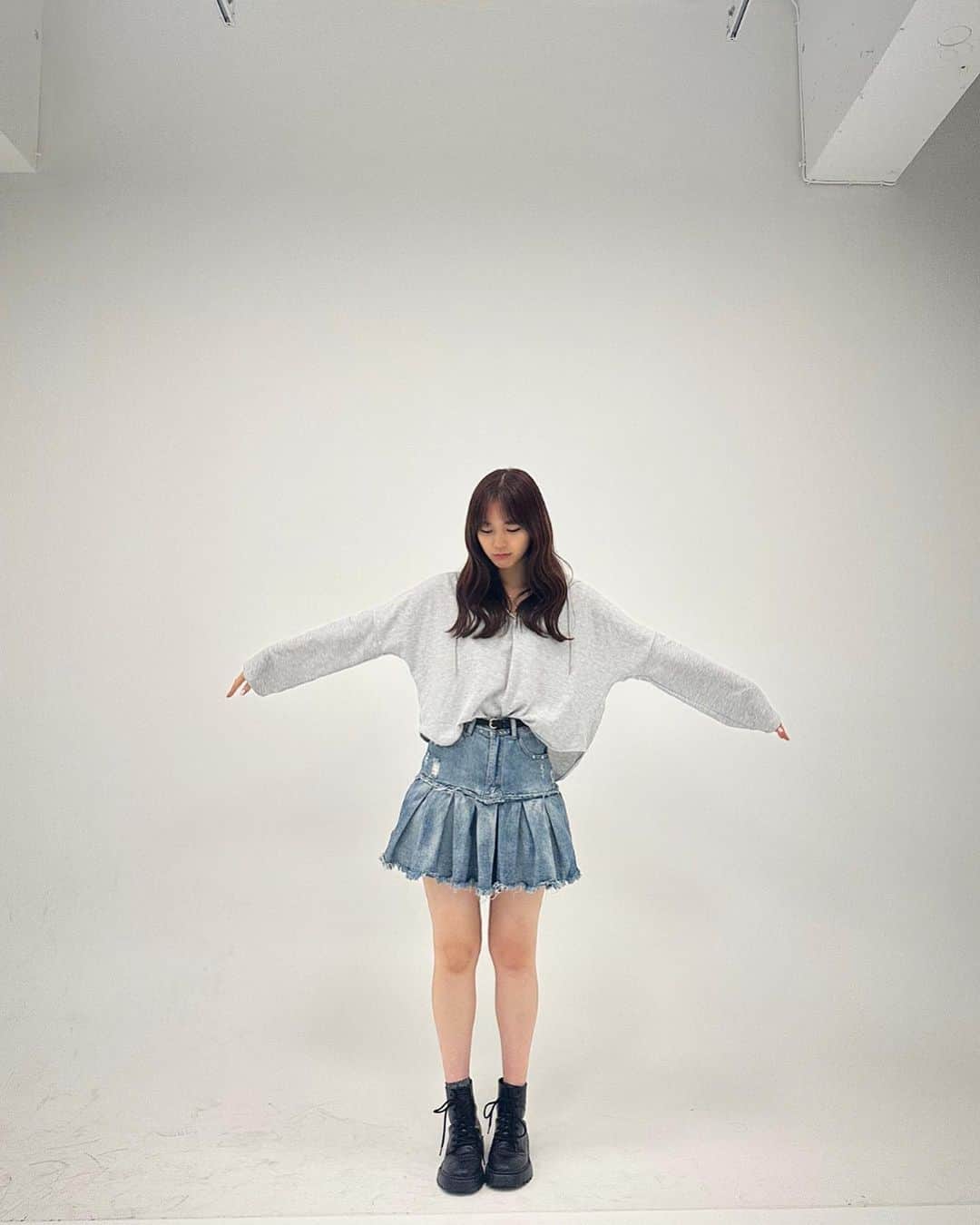 のインスタグラム：「︎ ︎︎︎︎︎☁︎︎ このスカートお気に入り〜 (これしか持ってない😇)   #私服」
