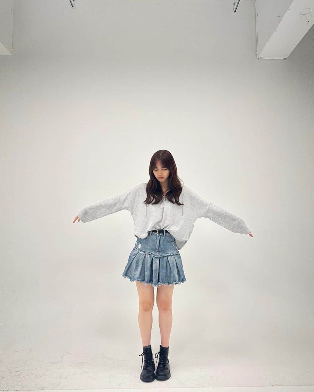 愛来さんのインスタグラム写真 - (愛来Instagram)「︎ ︎︎︎︎︎☁︎︎ このスカートお気に入り〜 (これしか持ってない😇)   #私服」9月8日 21時37分 - amefurasshi_aira_official_