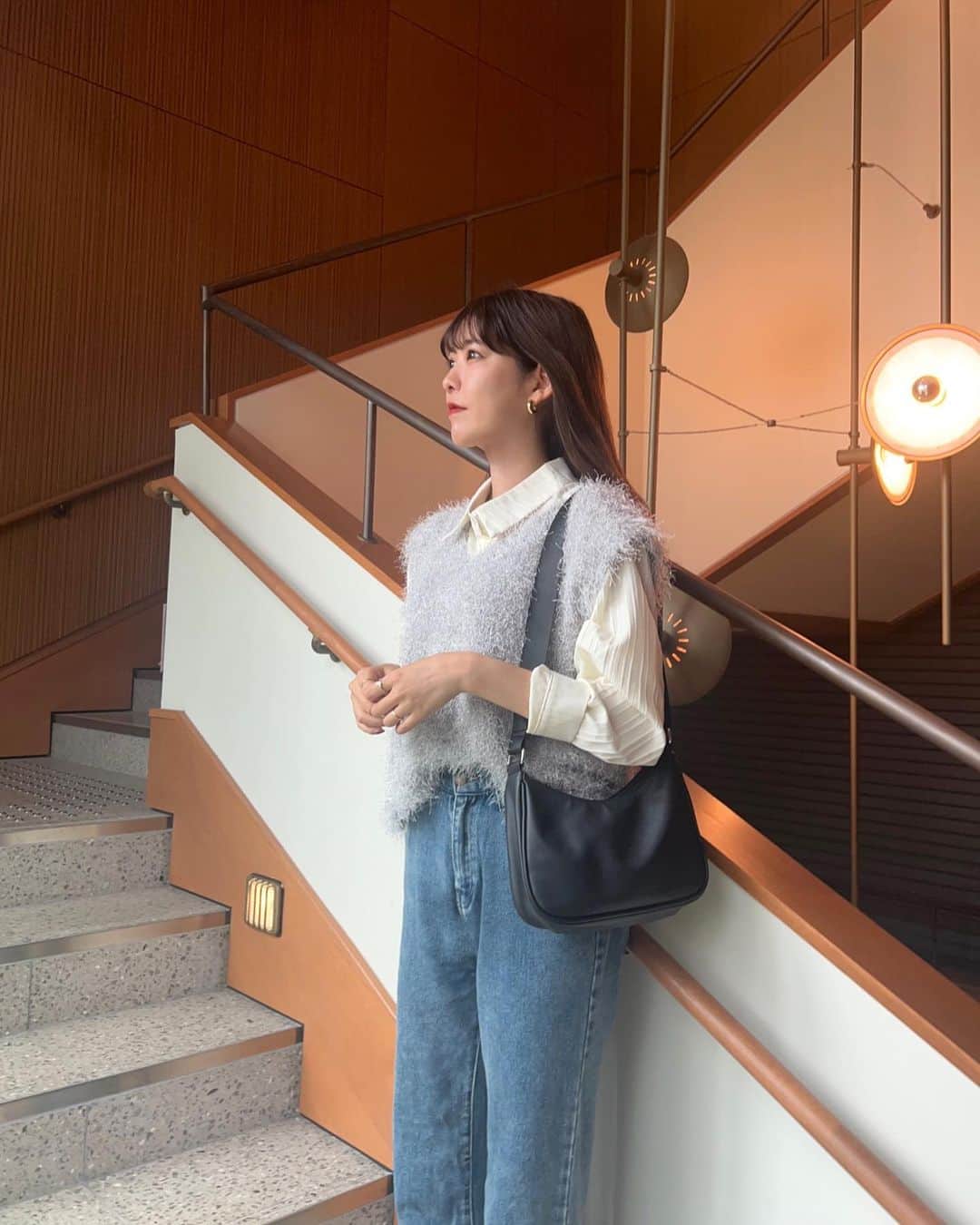 諭吉のインスタグラム：「ラメ入りのシャギーベスト着回し🐋✨  ふわふわな着心地で、一枚で着ても長袖と合わせて着ても可愛いかった♡  #titivate #ティティベイト #titivatestyle #タイアップ  #ラメ入りシャギーニットベスト」