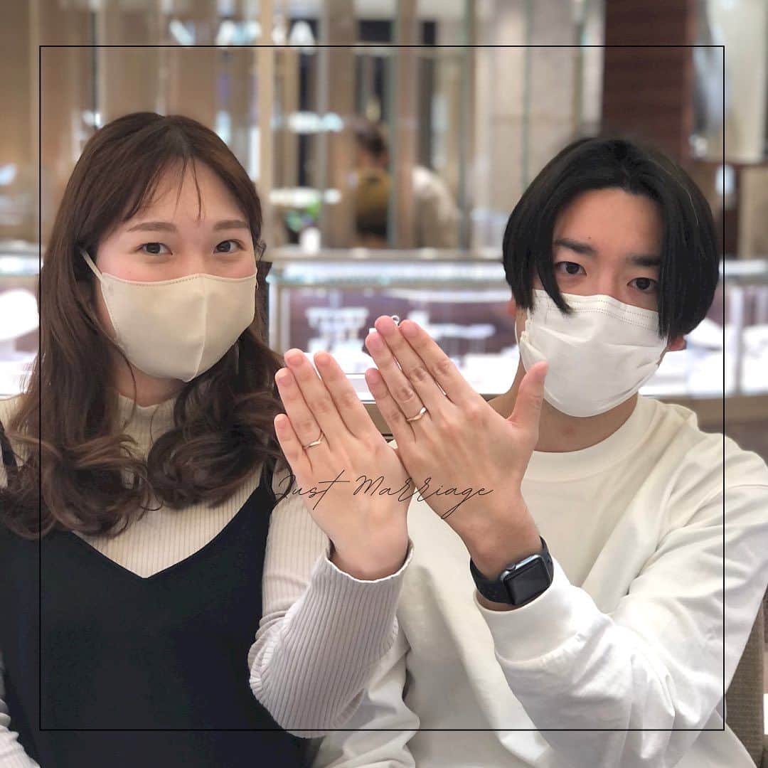 j_paris_bridalのインスタグラム：「————————————————  【お客様Photo💍】 ⁡ みなさまこんにちは😊 お客様のお写真ご紹介いたします💓  結婚指輪の素材をアレンジし、ピンクゴールドで合わせてオーダーされました😍 肌馴染みの良い柔らかい色味がお二人にお似合いになっています✨✨  ジュエリーパリでは指輪を選ぶ時間も楽しんでいただきたいという想いからスタッフが一から丁寧にご案内し、お2人の大切な指輪選びのサポートをさせて頂きます☺️💍 ⁡ 詳しくはお電話、メールにてお気軽にお問い合わせくださいませ📩 皆様のお越しを心よりお待ちしております♪  ————————————————  #婚約指輪 #結婚指輪 #マリッジリング #エンゲージリング #ブライダルリング #結婚指輪福井 #結婚指輪人気 #ジュエリーパリ福井 #婚約指輪福井 #婚約指輪人気 #結婚指輪おすすめ #ブライダル指輪 #結婚指輪専門店 #婚約指輪おすすめ #婚約指輪専門店 #ring #marriage #bridal #wedding #結婚 #ウェディング #プレ花嫁 #ブライダル  #結婚式  #結婚式準備 #福井のいいところ #jewelryparis #ジュエリーパリ #ピンクゴールド」
