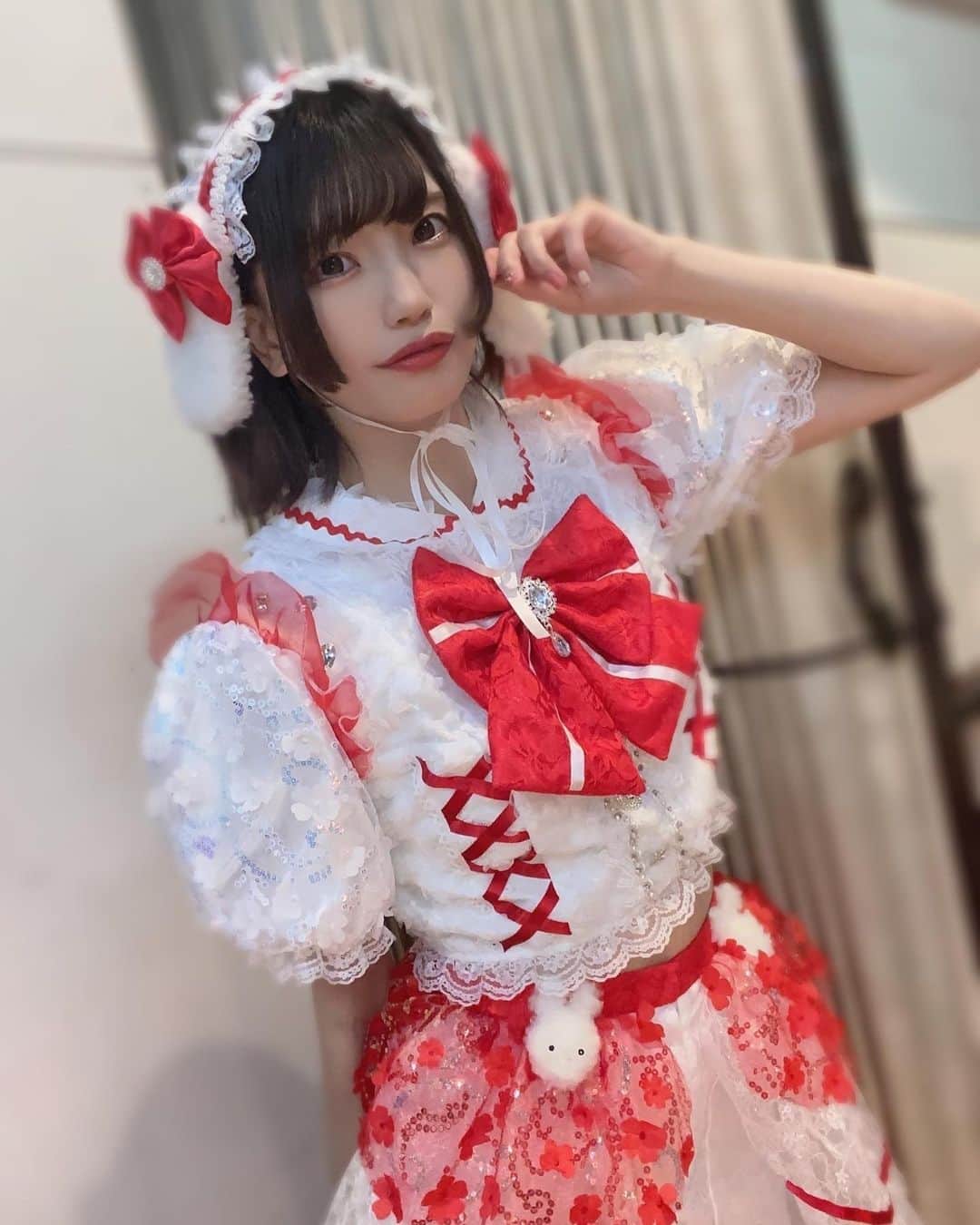 石原美沙紀さんのインスタグラム写真 - (石原美沙紀Instagram)「北海道遠征♡新衣装お披露目！！💞👗 (@shiori_costume )さんに製作して頂きました🎵 ステージ映えするキラキラ素材🥹 大好きなうさぎのモチーフ、、❤️🐰 ファンの方にもたくさんかわいいって言っていただけて幸せ♡☘️」9月8日 21時47分 - misaki_ishihara99