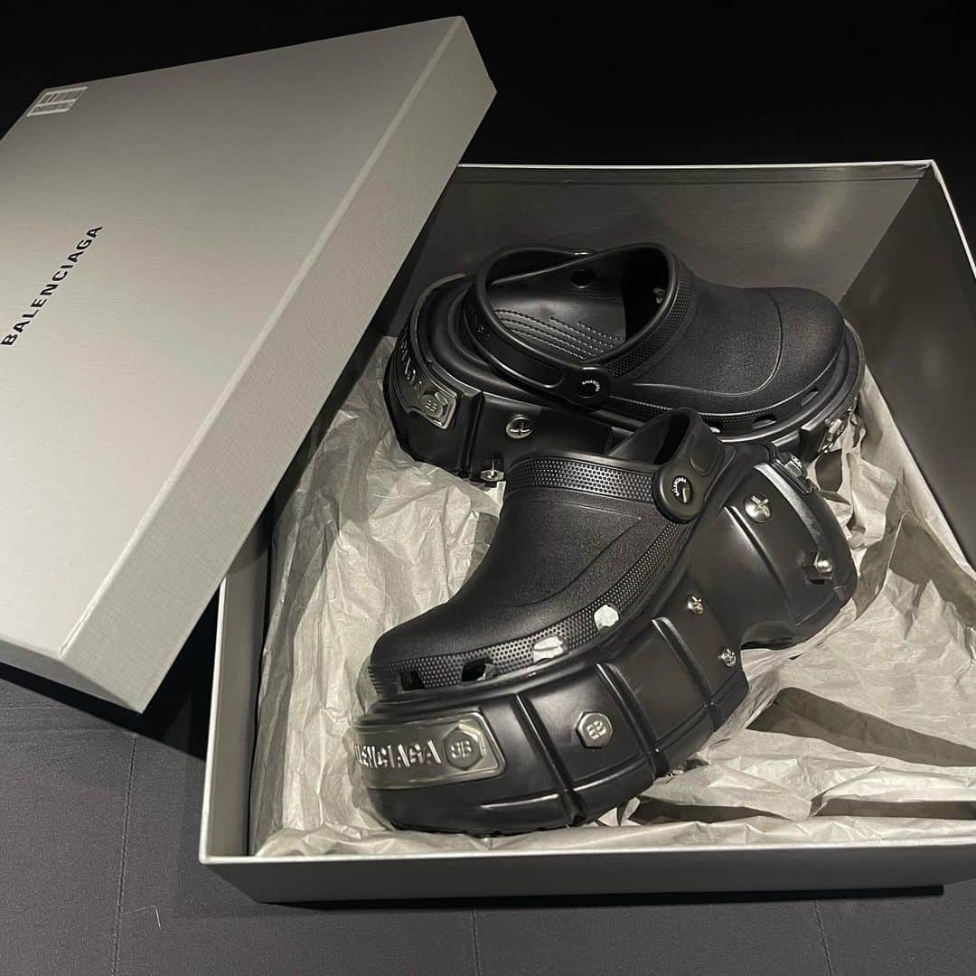 RINKAN渋谷店のインスタグラム：「. 《 BALENCIAGA 》  MODEL : HARD CROCS ※archive item  次回入荷時優先してご案内可能です！ お探しの方はdmにてご連絡くださいませ。 ⁡ －－－－－－－－－－ー－－－－－－－－－－－－－－  商品の詳細につきましてはDM、又はお電話にてお問い合わせ下さい。 ⁡ DMやお電話からの郵送販売も可能です。 ⁡ ショッピングローンなど各種お支払い方法もご用意しておりますのでご相談下さい。 ⁡ International shipping is available. Please contact us though DM. ⁡ ⁡ 〈RINKAN SHIBUYA〉 TEL：03-5458-3050 LINE ID：@283swjhf」