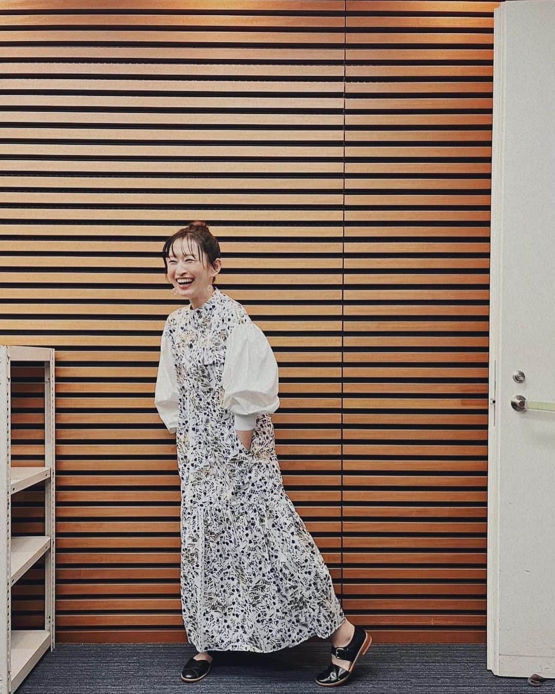 島袋寛子のインスタグラム：「- 可愛いワンピースでした♡ ありがとうございます。  また、お知らせします📢  👗 @mintdesigns_store  @yurikarin11  @maki_ike_   thank you♡」