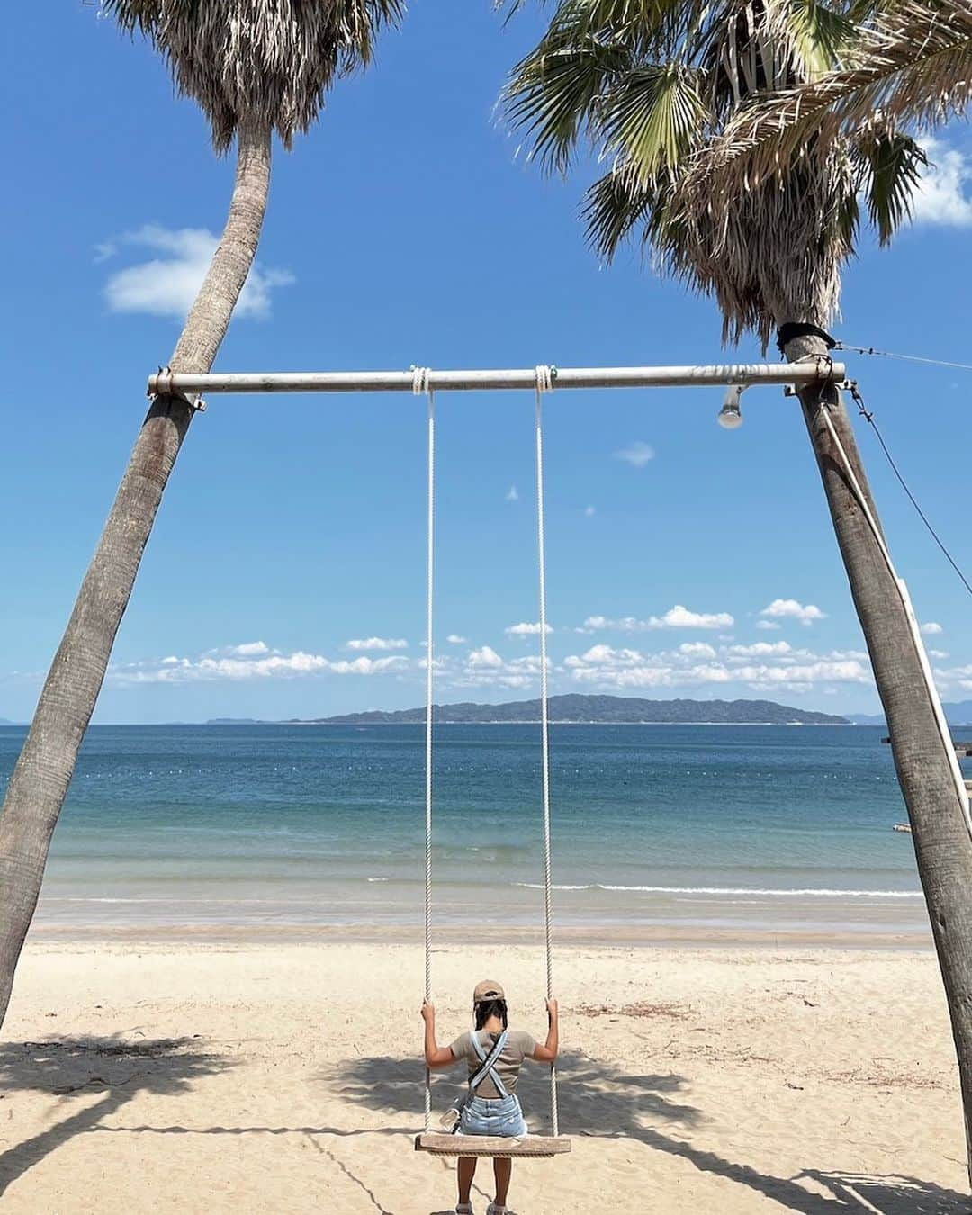 西谷麗菜のインスタグラム：「ヤシの木ブランコ🌴🤍」