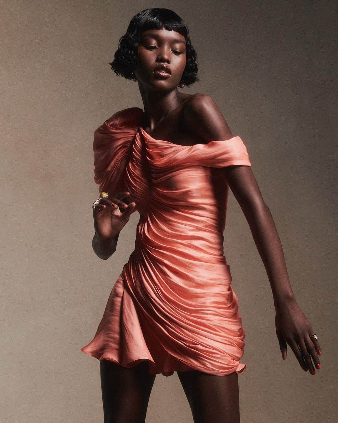 Vogue Parisさんのインスタグラム写真 - (Vogue ParisInstagram)「#VogueOpenCasting: Cynthia Machava (@regii_cynthia), 18, from Johannesburg, South Africa is among the finalists of Vogue's worldwide model casting. Discover the other finalists at the link in our bio.  #VogueOpenCasting : Lauréate du casting mondial de mannequins organisé par Vogue, Cynthia Machava, 18 ans, est originaire de Johannesburg en Afrique du sud. Découvrez les autres finalistes dans le lien en biographie.  Cynthia wears @Versace.  Photographed by @CharlotteMWales and styled by @PoppyKain, with hair by #ShingoShibata, make-up by #KanakoTakase, nails by @Sasha_Goddard_, choreography by @EricVonChristison, production by @MiniTitleLTD and set design by @AliceKPK.  #opencasting #voguefrance」9月8日 21時45分 - voguefrance