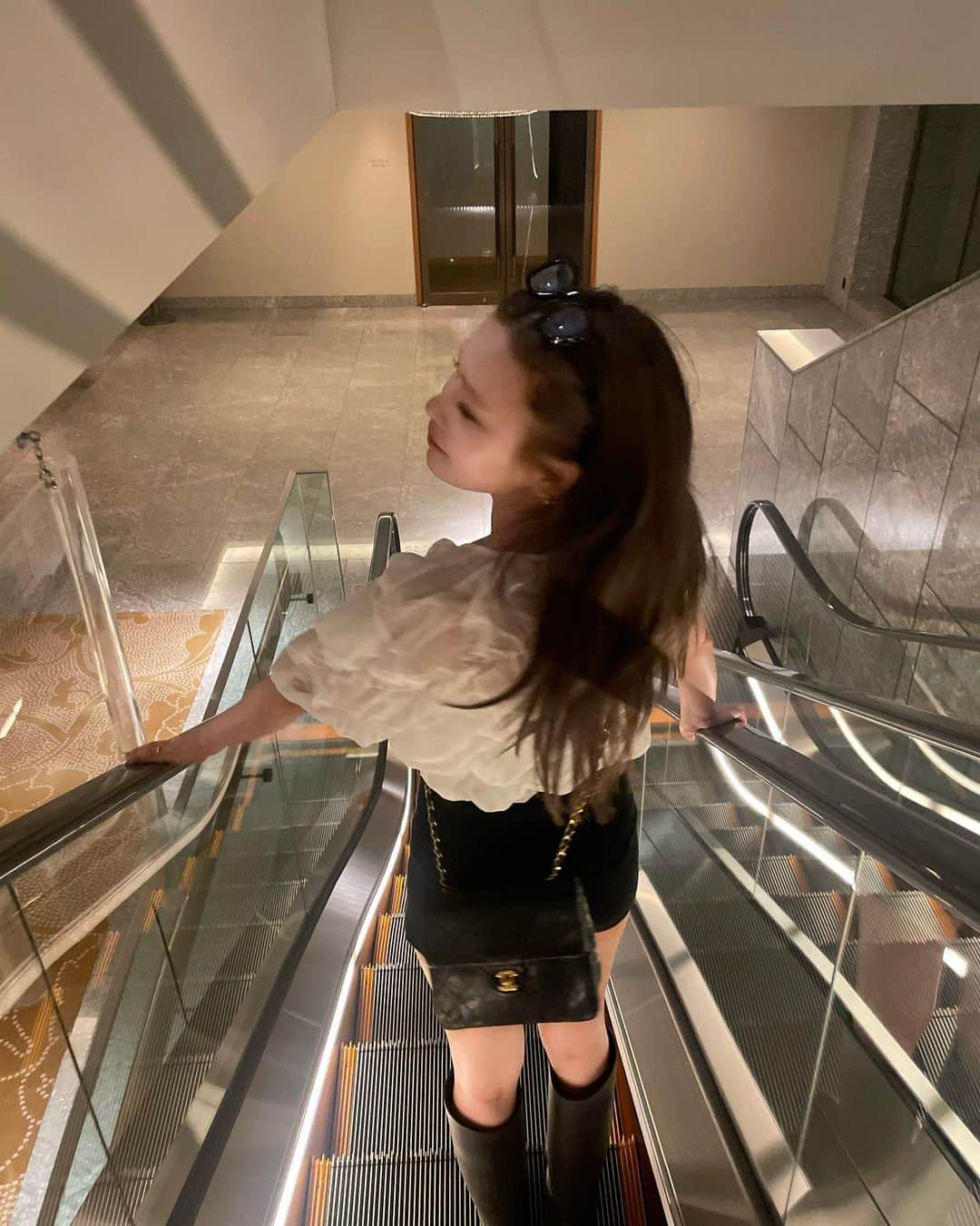 のインスタグラム：「holidayෆ  冬のアイテムかったから 塩舐め生活ですね…(•̩̩̩̩＿•̩̩̩̩)」