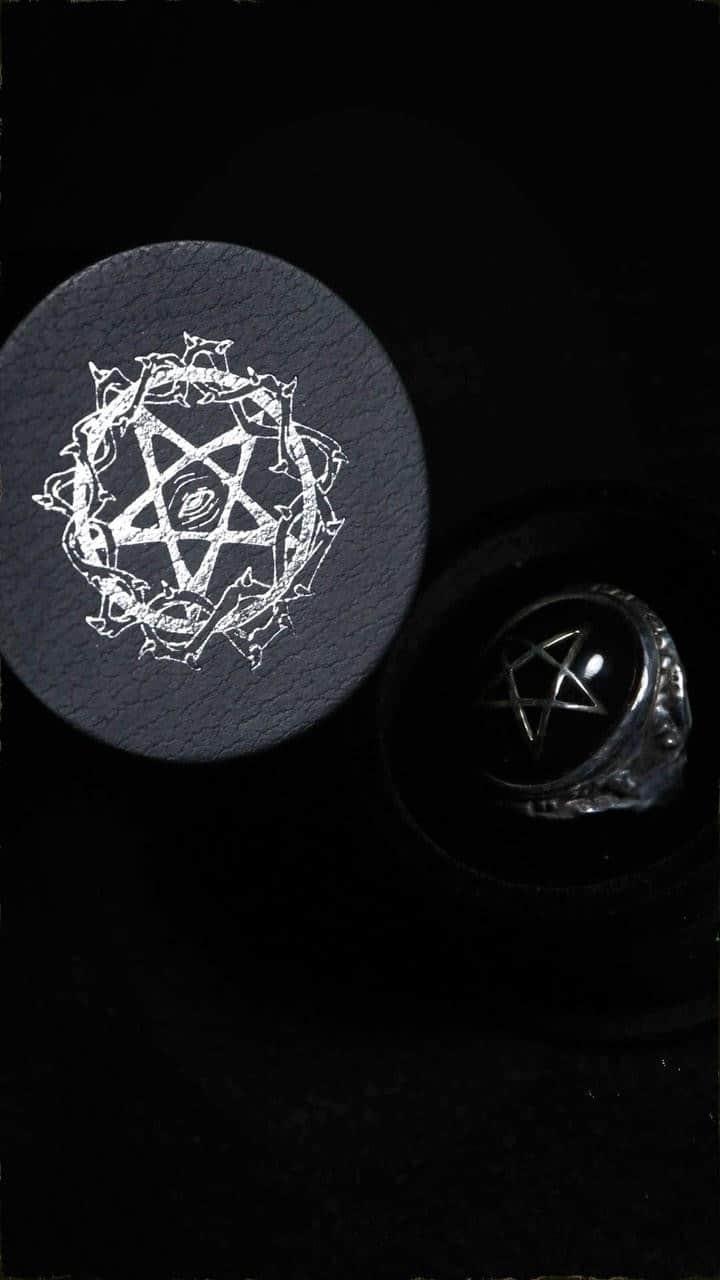 アレックスストリーターのインスタグラム：「⛤ 𝑩𝒂𝒄𝒌 𝒊𝒏 𝑩𝒍𝒂𝒄𝒌 ⛤   New Angel Heart Ring boxes have landed… Explore the full Magick collection at AlexStreeter.com #AlexStreeter #AngelHeartRing #witch #witchythings #goth #darkartists」