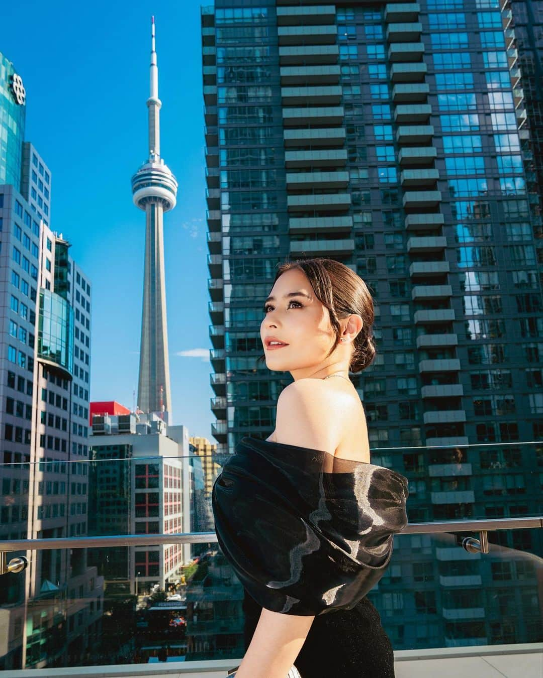 Prilly Latuconsinaさんのインスタグラム写真 - (Prilly LatuconsinaInstagram)「oh hi Toronto! 😊 #TIFF2023  #goldenhour」9月8日 21時52分 - prillylatuconsina96