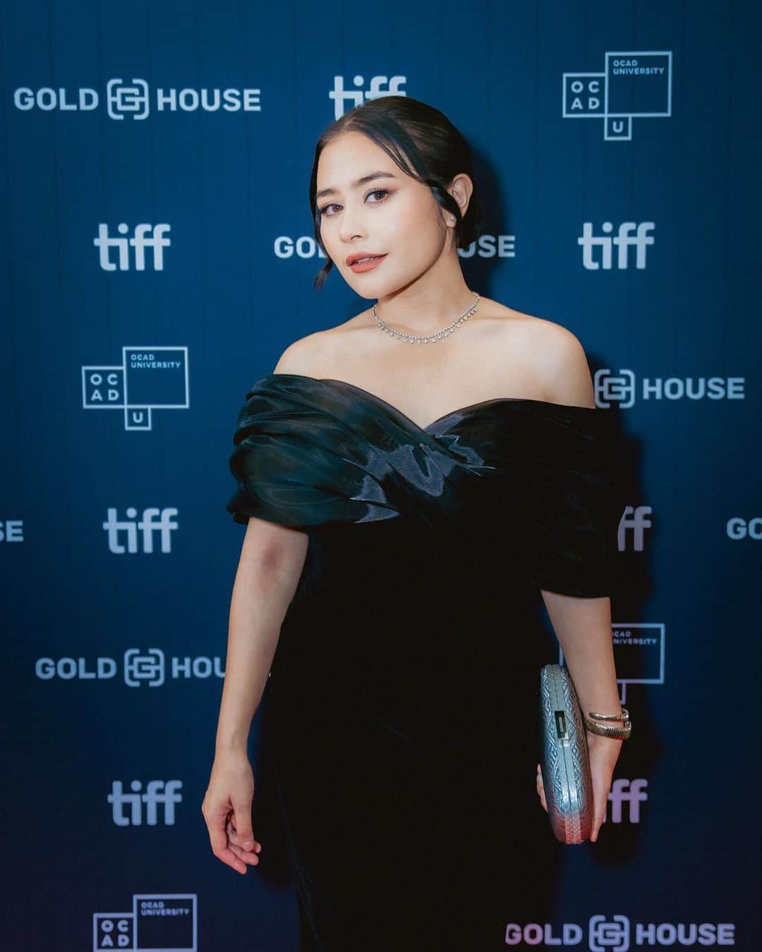 Prilly Latuconsinaさんのインスタグラム写真 - (Prilly LatuconsinaInstagram)「oh hi Toronto! 😊 #TIFF2023  #goldenhour」9月8日 21時52分 - prillylatuconsina96