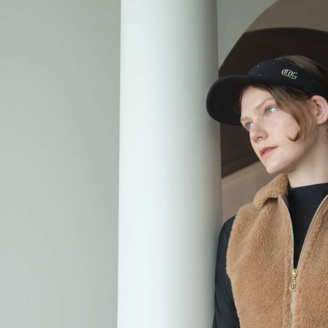 のインスタグラム：「【GOLF】 ⁡ 2023 AUTUMN WINTER COLLECTION ⁡ バリエーションペプラムベスト ¥31,900 ⁡ エンボスロゴプルオーバー ¥17,600 ⁡ リバーシブル中綿スカート ¥26,400 ⁡ ◆全国のお取り扱い店舗◆ ※CELFORD店舗では以下ショップにて お取り扱いしております。 ⁡ 表参道ヒルズ店/丸の内ビルディング店/ラシック名古屋店/京都タカシマヤ店/大阪タカシマヤ店/大和 香林坊店 ⁡ ◆期間限定取扱店舗◆ 阪急うめだ本店：9月6日(水)〜9月27日(水) ルミネ新宿1店：9月8日(金)〜9月20日(水) 西武池袋本店：10月4日(水)〜10月10日(火) ⁡ オンラインよりチェックを。 ⁡ ⁡ #CELFORDAW23 #celford #セルフォード #celfordgolf #セルフォードゴルフ」